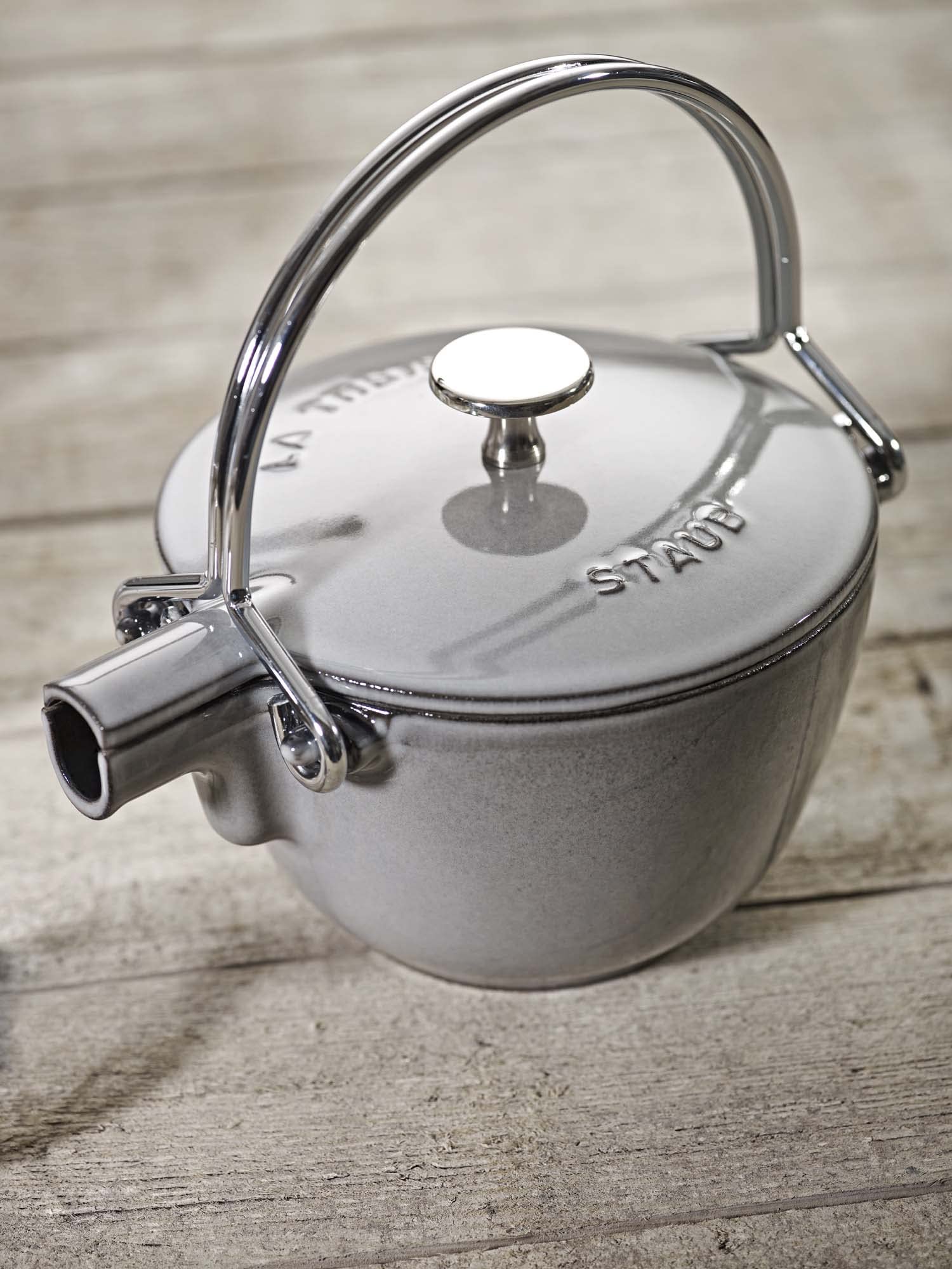 Staub 1-Quart Cast Iron Tea Kettle - Round French-Made Graphite Grey Teapot for Stovetop & Tea Brewing | Perfect for Home Kitchen & Afternoon Tea Time