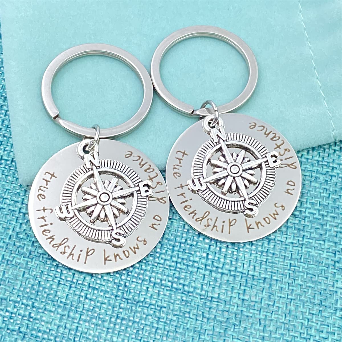 Best Friend Keychain Gift - Long Distance Friendship Keyring for Women, Men & Teens - True Friendship Knows No Distance - BFF Moving Away, Christmas, Wedding & Birthday Jewelry Gift - Perfect for Besties, Couples & Long-Distance Relationships