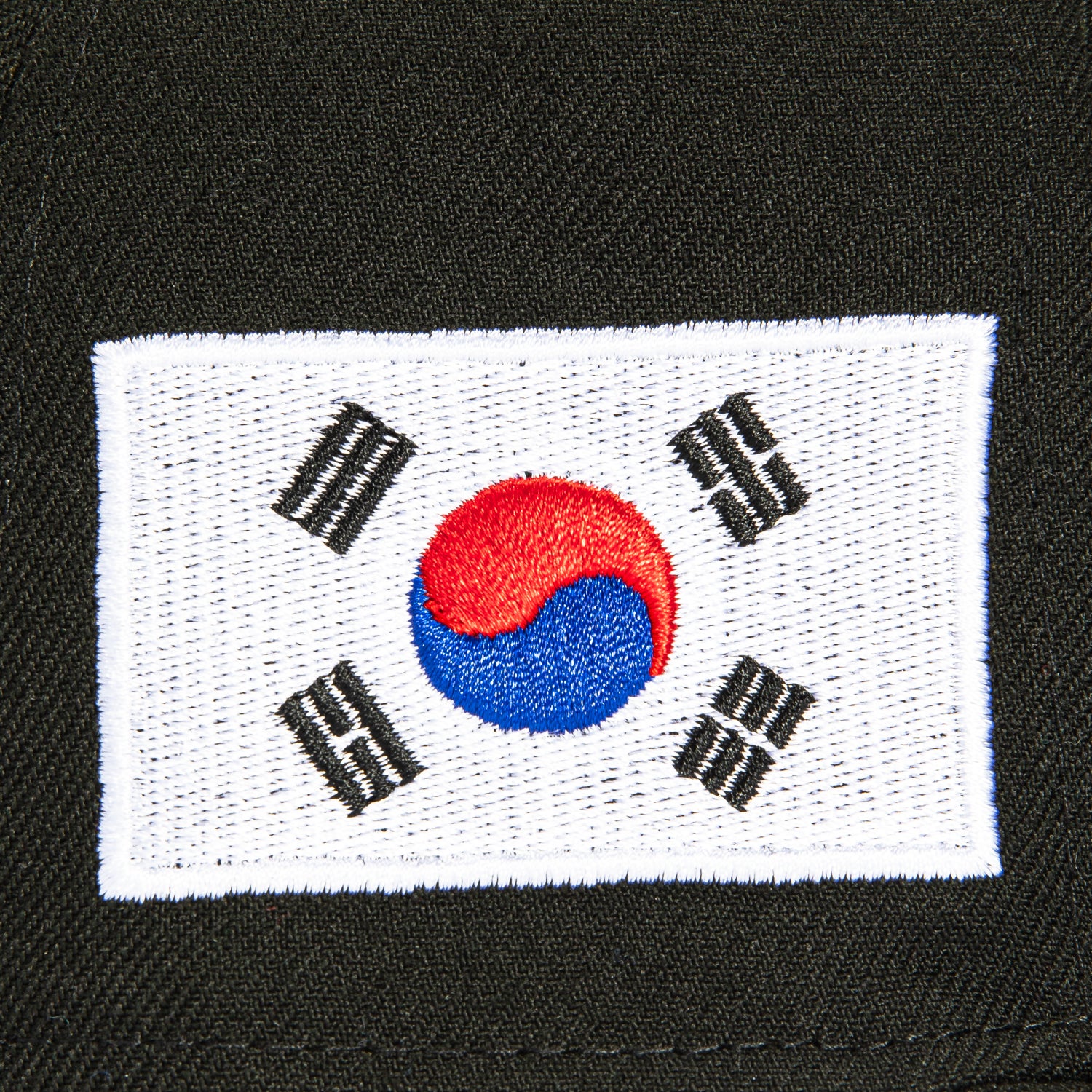 New Era 59Fifty Los Angeles Dodgers Korea Flag Patch Snapback Hat - Black & White Baseball Cap for Men & Women - Perfect for Games, Streetwear & Sports Fan Collections