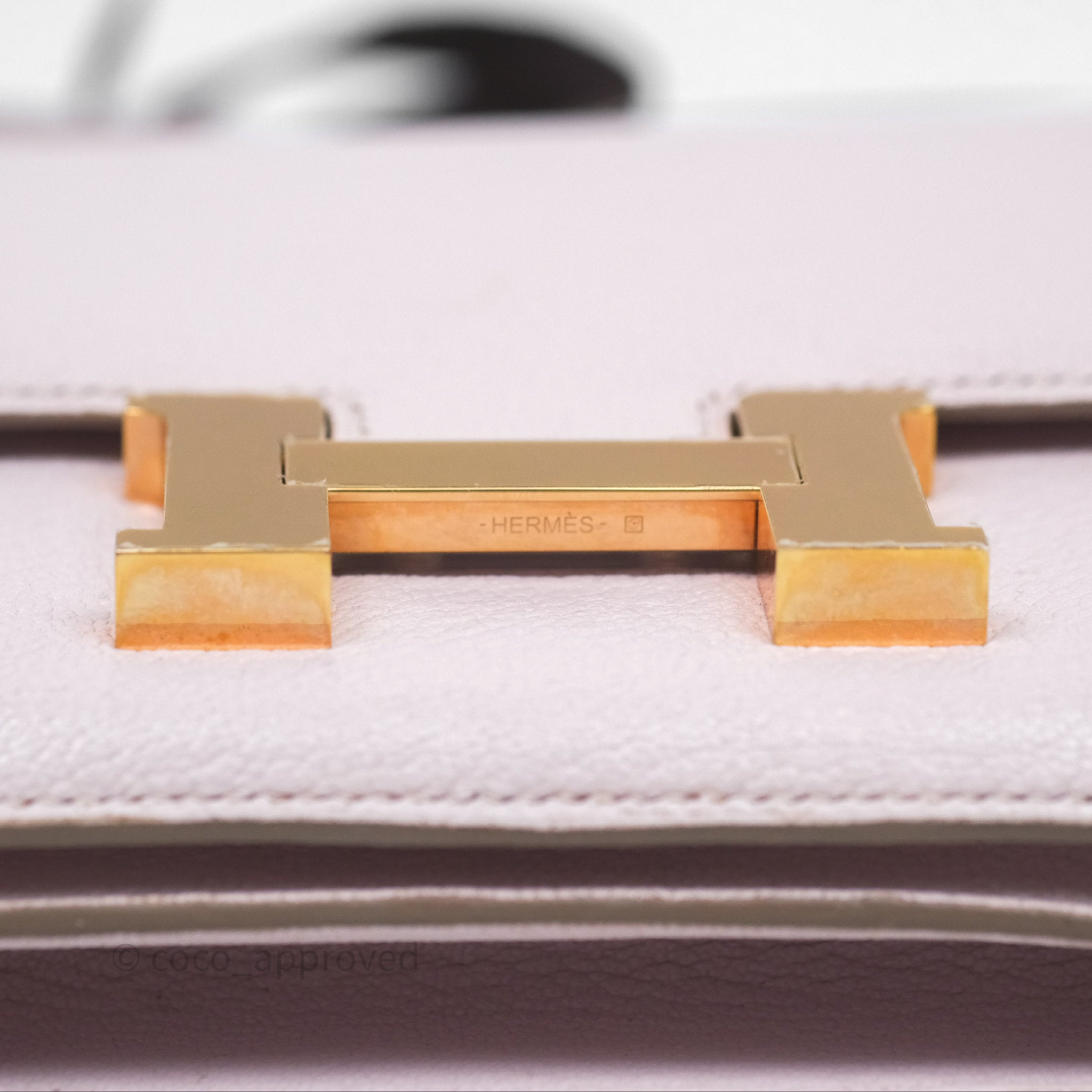 Hermès Constance Mini 18cm Bag in Mauve Pale Chevre Mysore Leather with Rose Gold Hardware - Luxury Crossbody Purse for Women, Perfect for Date Night & Special Occasions