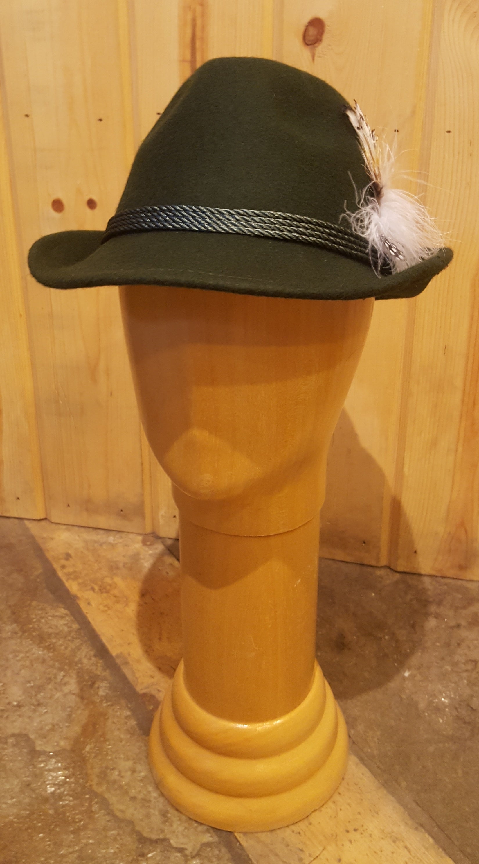 Premium French Alpine Hat with Feather - Stylish Wool Beret for Women & Men - Perfect for Winter, Hiking, and Fashion Outfits
