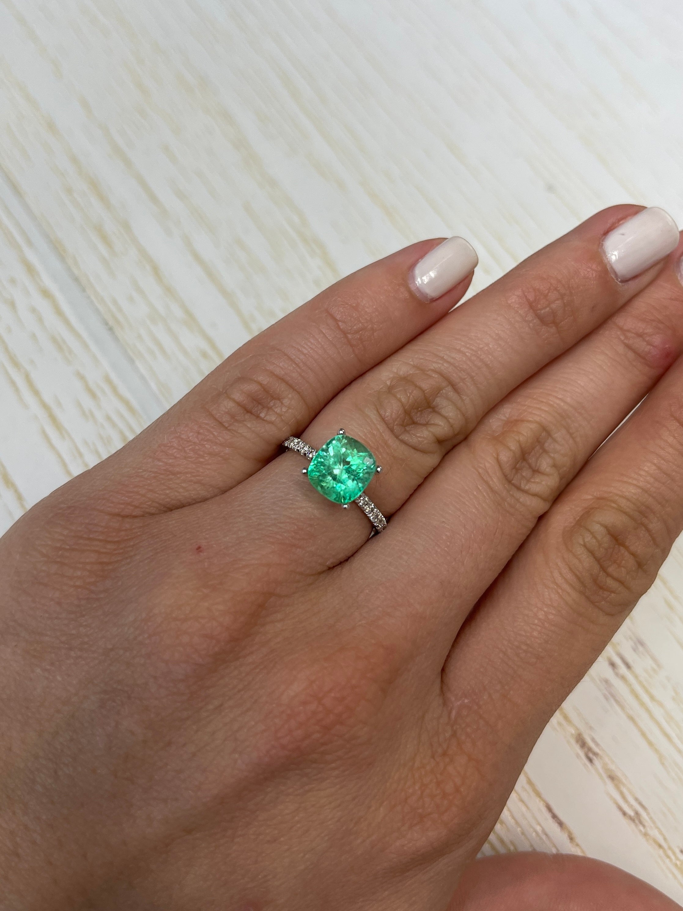 3.25 Carat Natural Colombian Loose Emerald - Cushion Cut, Lustrous Yellowish Green Gemstone for Jewelry Making & Engagement Rings