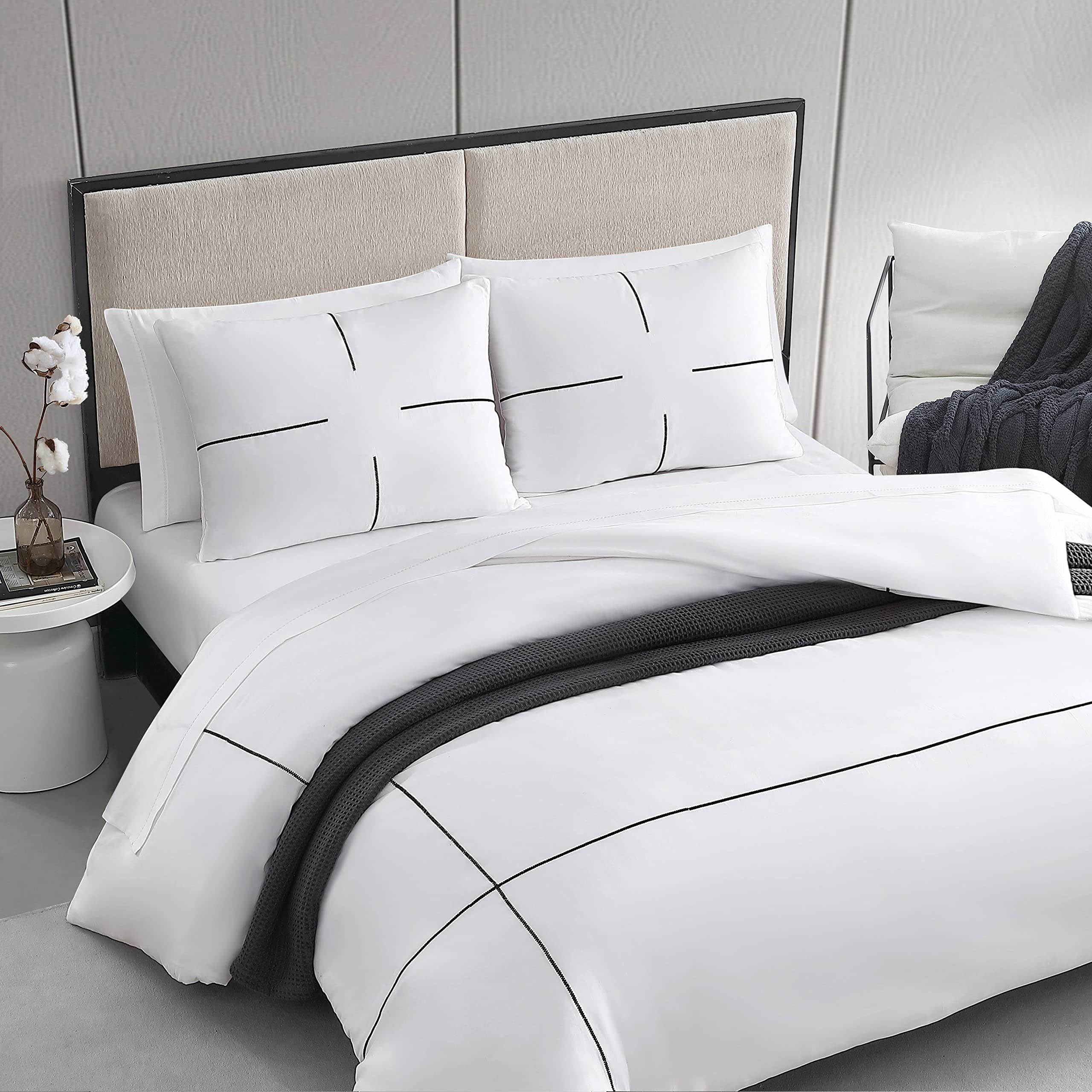 Vera Wang Queen Duvet Cover Set - Luxury 100% Cotton Sateen Bedding with Matching Shams, Ultra Soft & Breathable Bedding Collection (Zig Zag White, Queen Size) for Master Bedroom, Guest Room & Hotel Luxury Decor