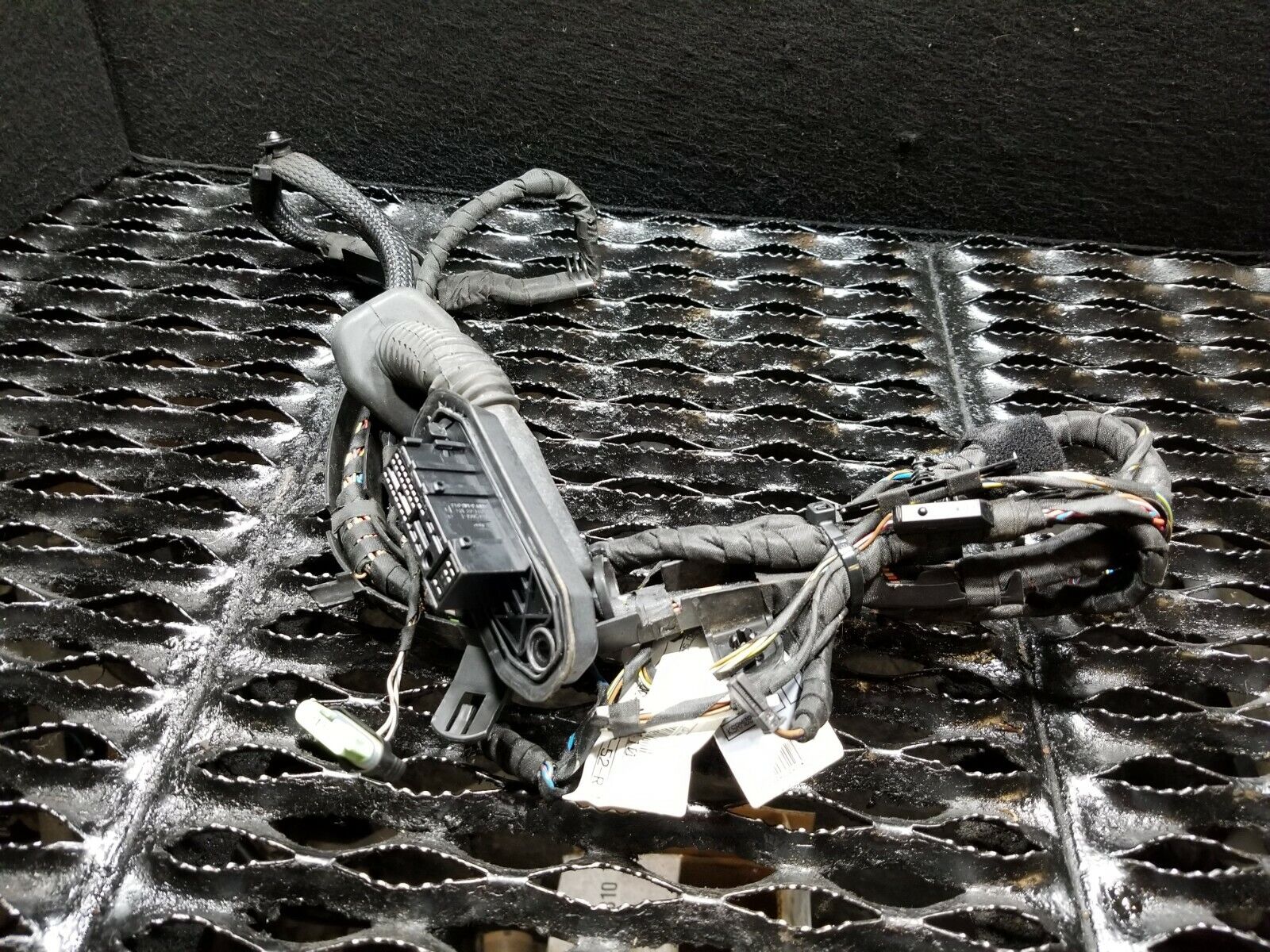 2006-2010 BMW 650i E63 Right Passenger Front Door Wiring Harness OEM Replacement - Perfect for Electrical System Repair & Car Maintenance