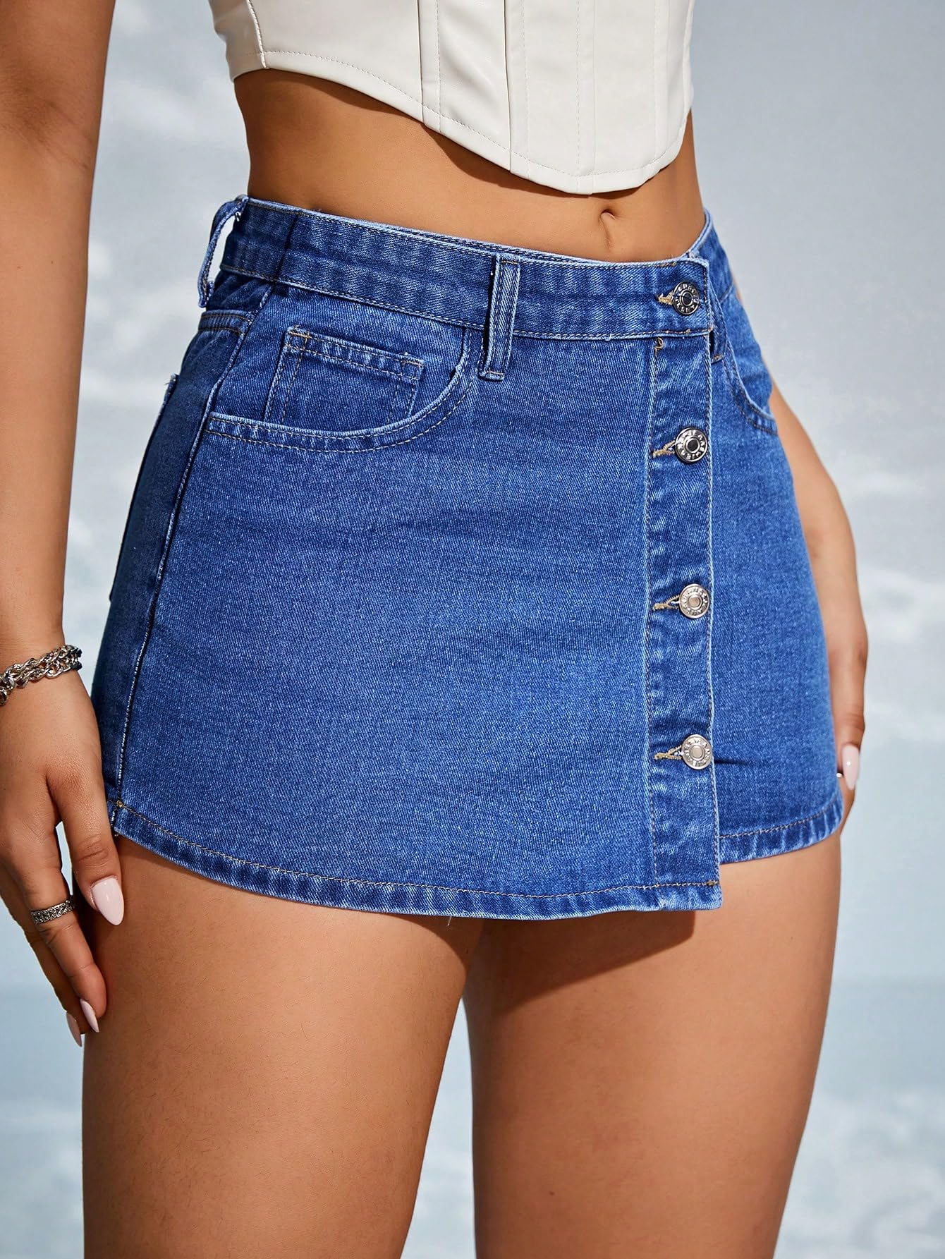Floerns Women's Denim Skorts with Button Front & Slant Pockets - Skinny Jean Shorts in Dark Wash (Size 27) | Casual Summer Outfits, Beach Wear & Street Style Fashion