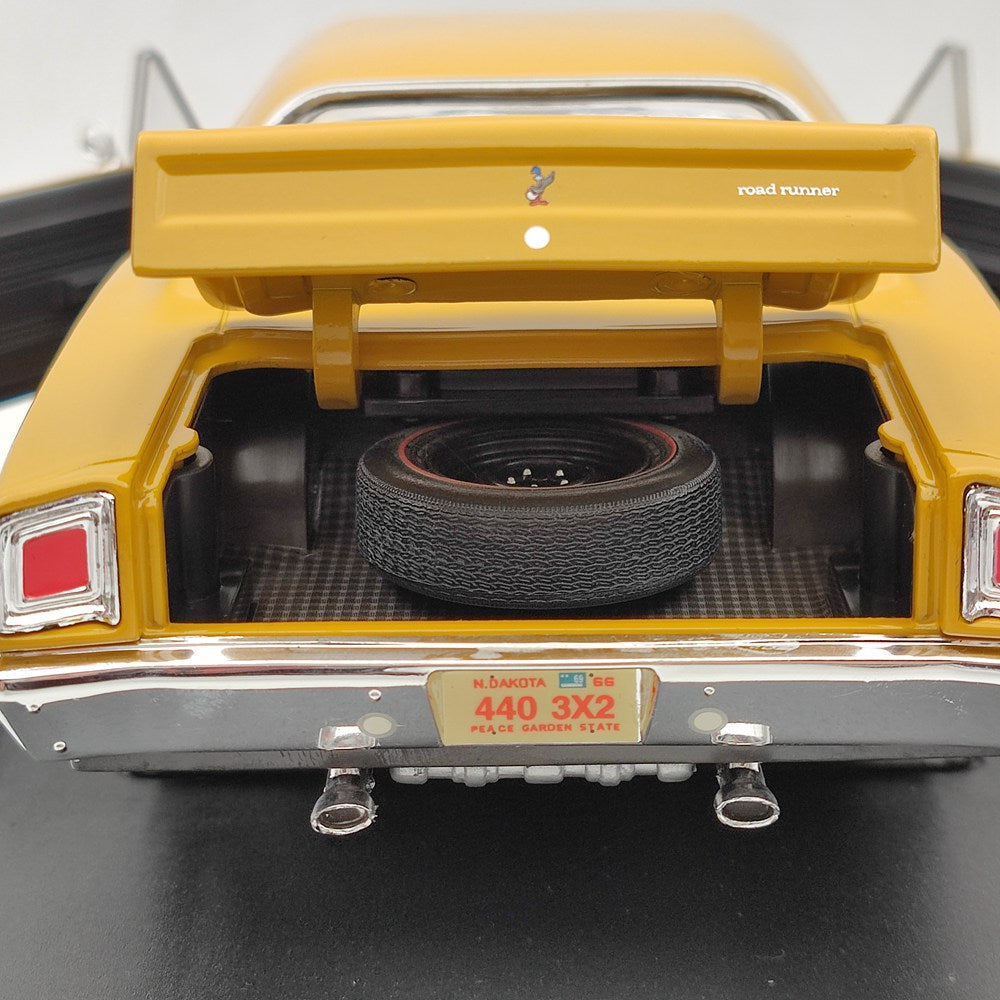 1:18 Scale 1969 1/2 Plymouth Roadrunner 440 6BBL Supercar Diecast Model Toy - Collectible Car Gift for Adults & Kids (Perfect for Display, Racing Enthusiasts & Vintage Car Collections)