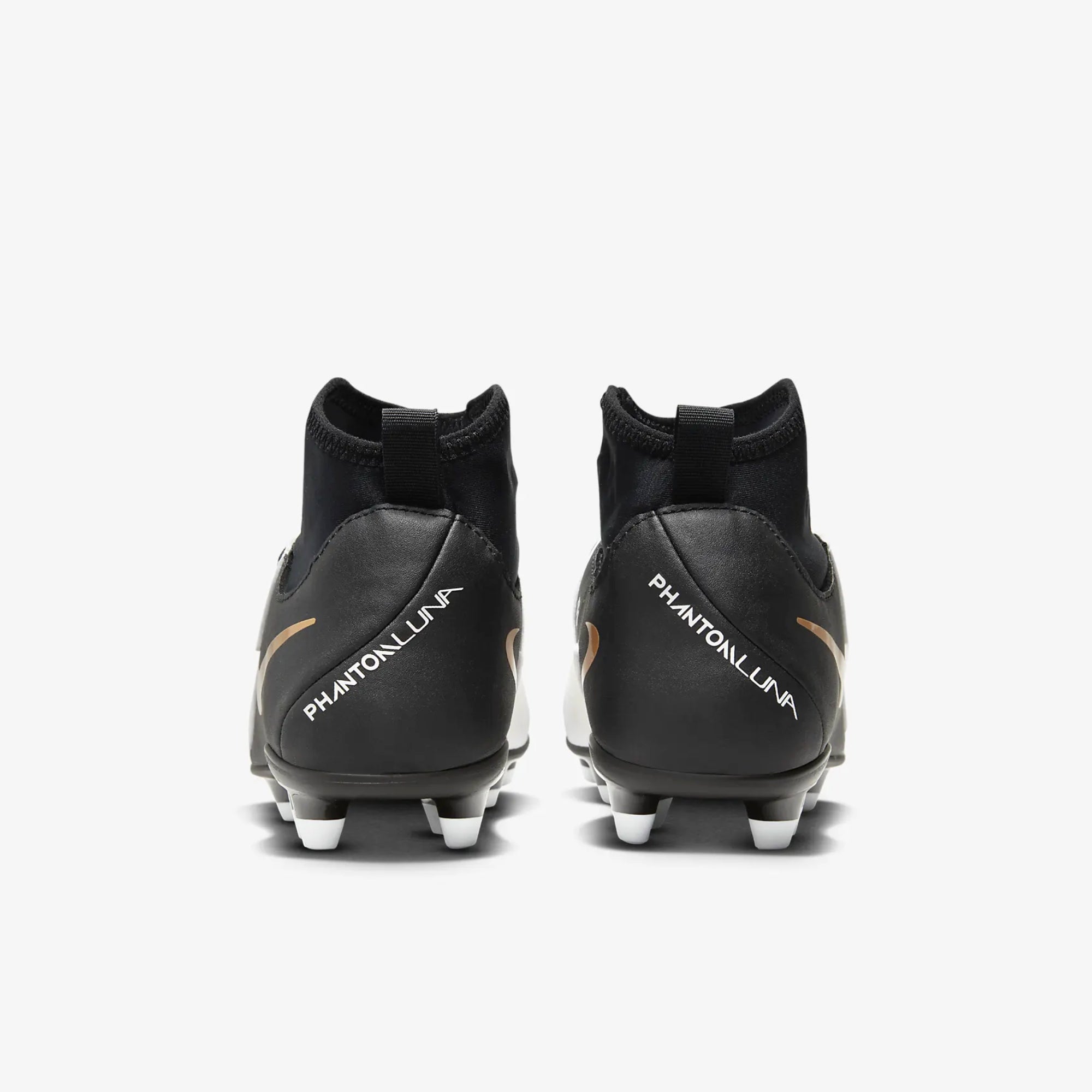 Nike Jr. Phantom Luna 2 Club Soccer Cleats - Youth Football Shoes for Boys & Girls - Lightweight & Comfortable for Training & Matches - Perfect for Turf & Grass Fields