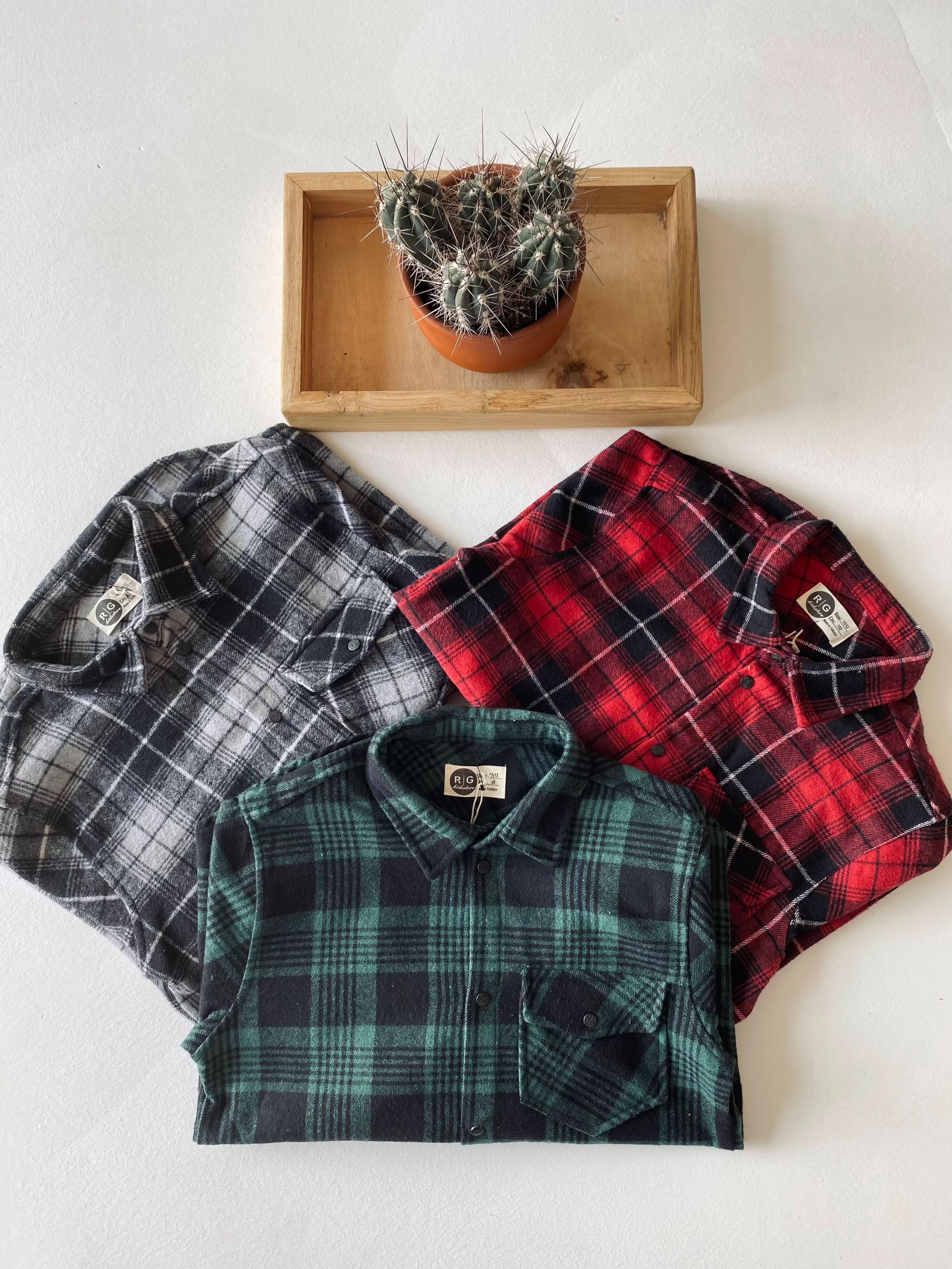 Men's Flannel Shirt with Snap Buttons and Chest Pocket - Durable Lumberjack Shirt for Outdoor Work, Camping & Casual Wear