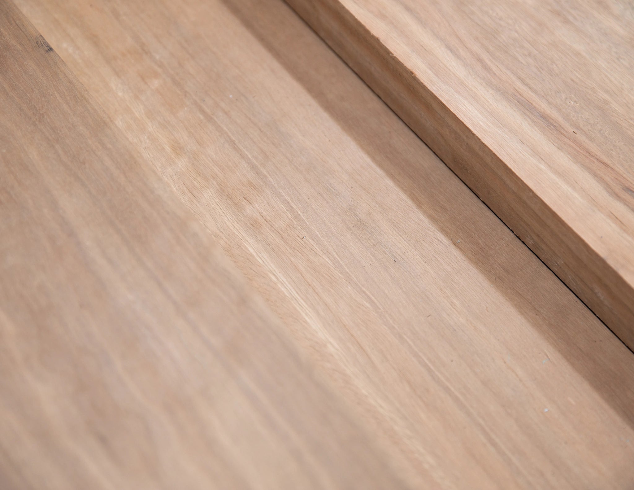 Premium Queensland Spotted Gum Timber 200x25mm - Select Grade Kiln Dried Rough Sawn for Joinery & Woodworking | Perfect for Flooring, Decking, and Furniture Projects