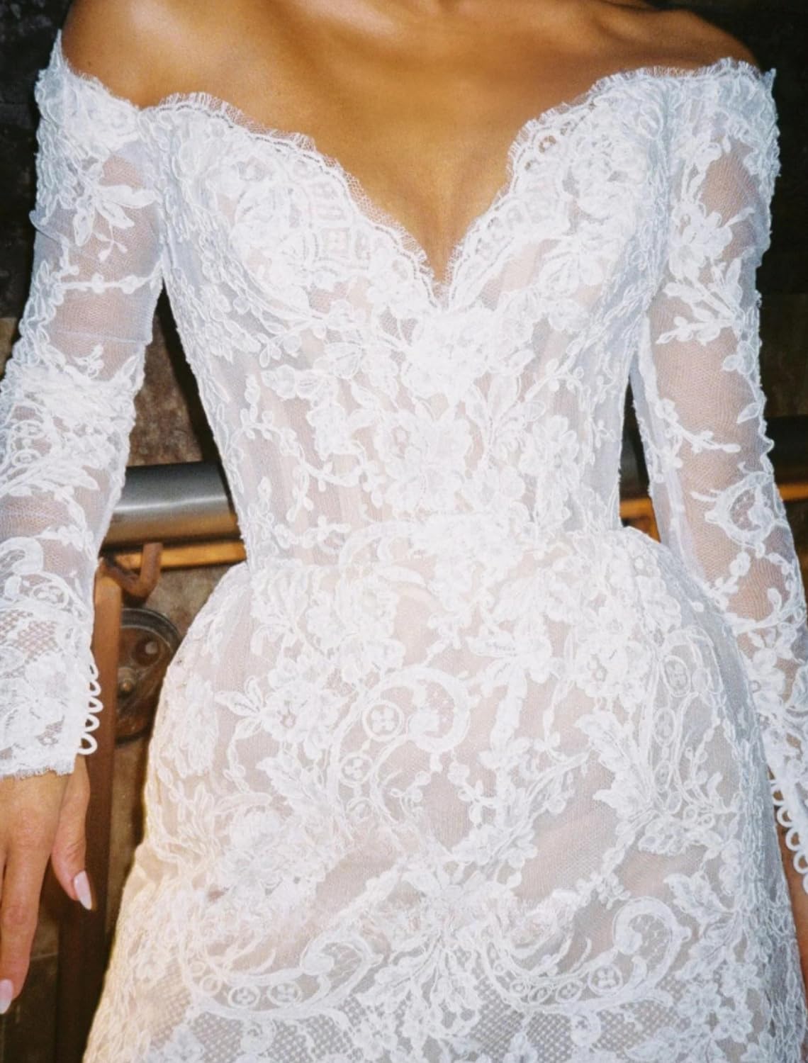 Elegant Full Lace Mini Wedding Dress with Long Sleeves - Sweetheart Neckline Formal Bridal Gown for Bride 2024 | Perfect for Church Ceremony, Garden Wedding & Reception Party