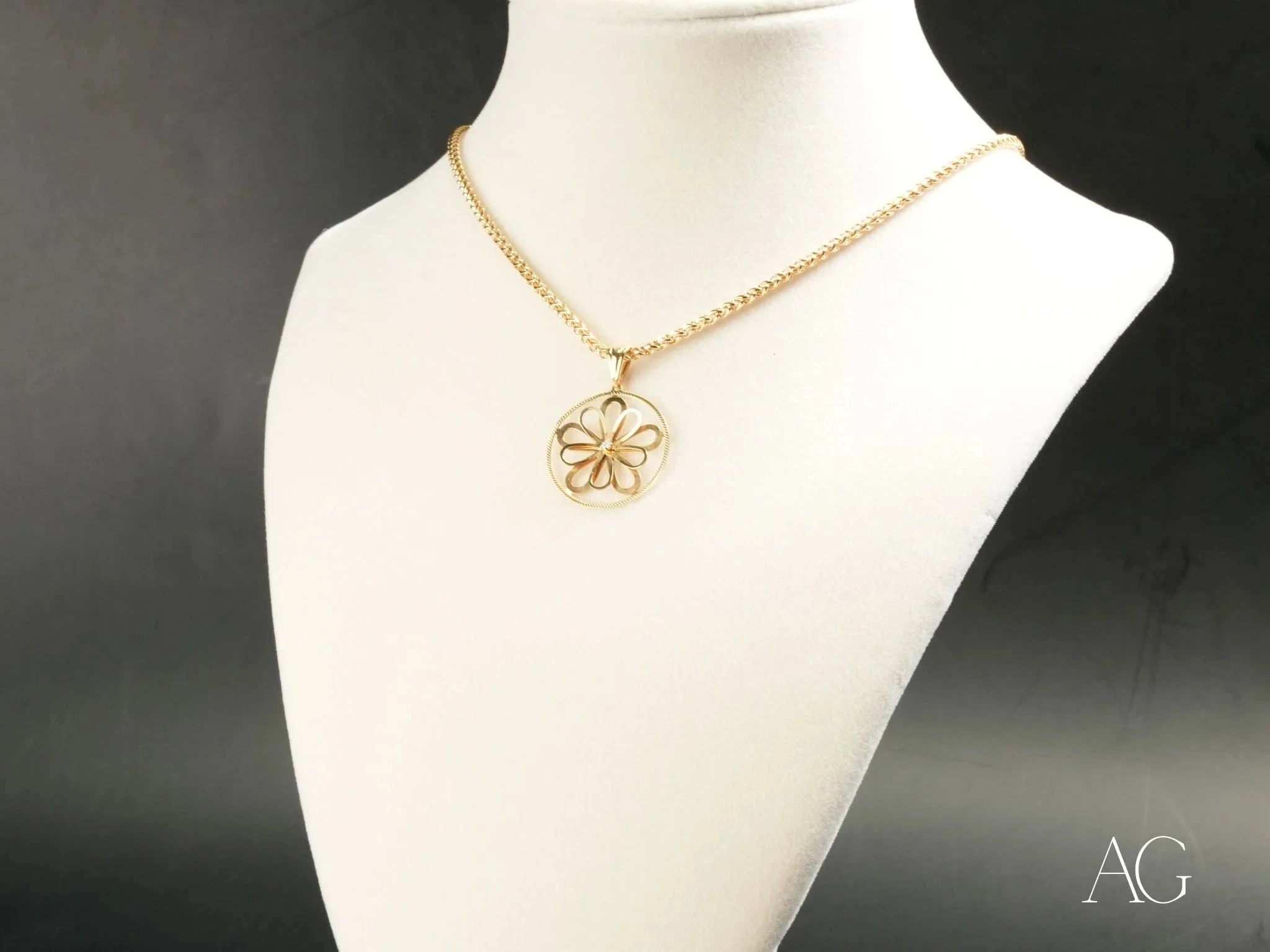 Blooming Grace Flower Pendant Necklace - Elegant Floral Jewelry for Women - Perfect for Weddings, Anniversaries & Special Occasions