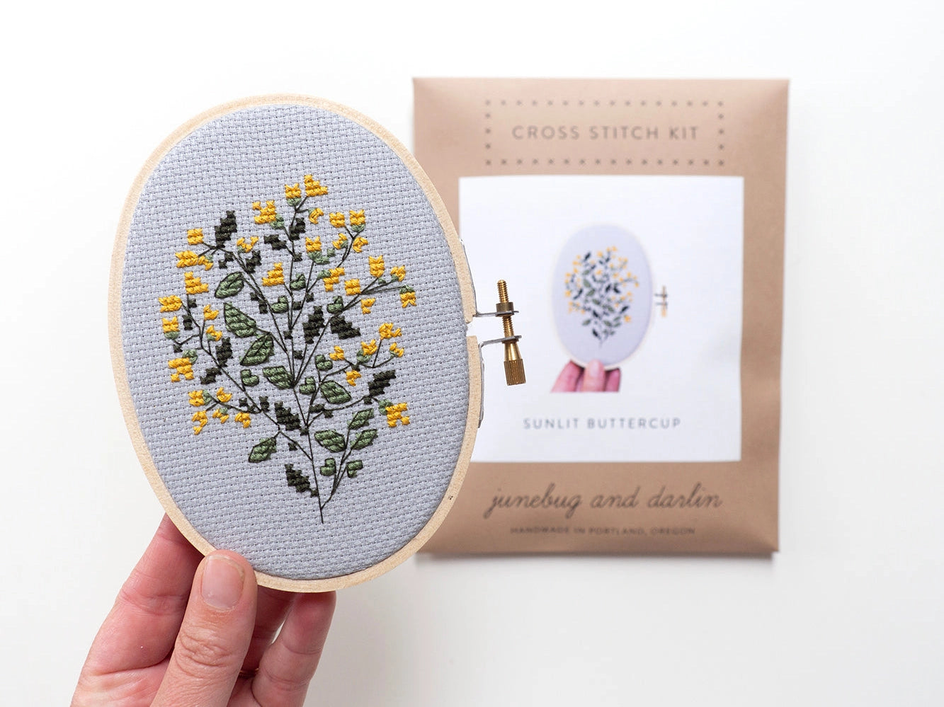 Sunlit Buttercup Cross Stitch Kit - Complete DIY Embroidery Set with Pattern, Thread & Needle - Perfect for Home Decor, Gift Giving & Relaxation