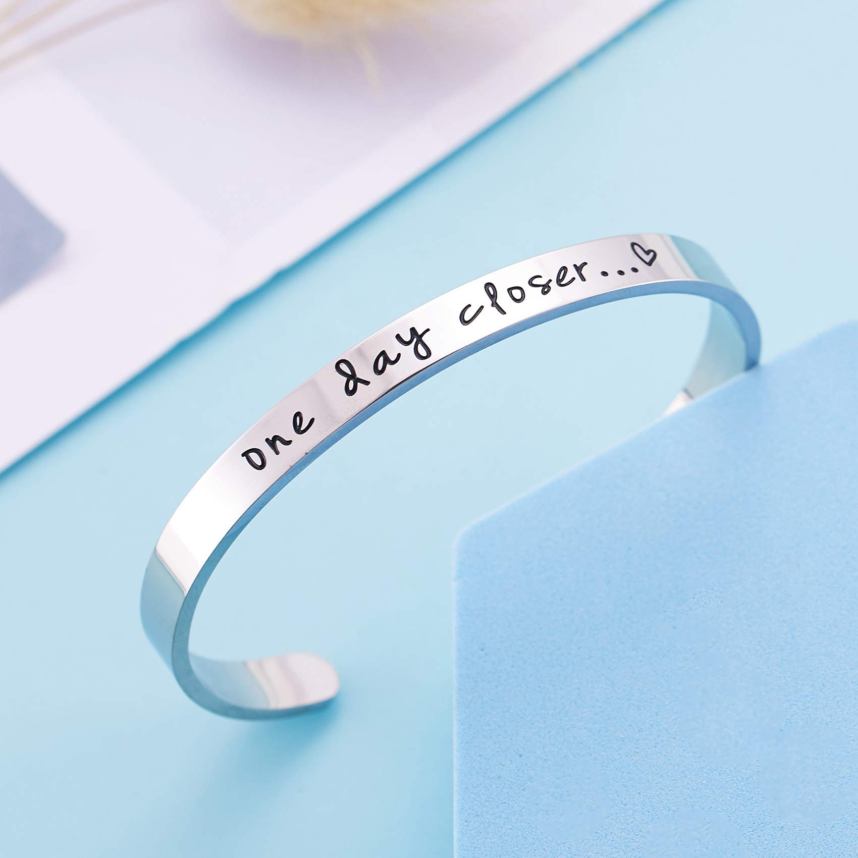 LParkin Long Distance Relationship Bracelet for Girlfriend - Romantic Anniversary Gift for Her - One Day Closer Couples Bracelet - Perfect for LDR Couples, Anniversaries & Special Occasions