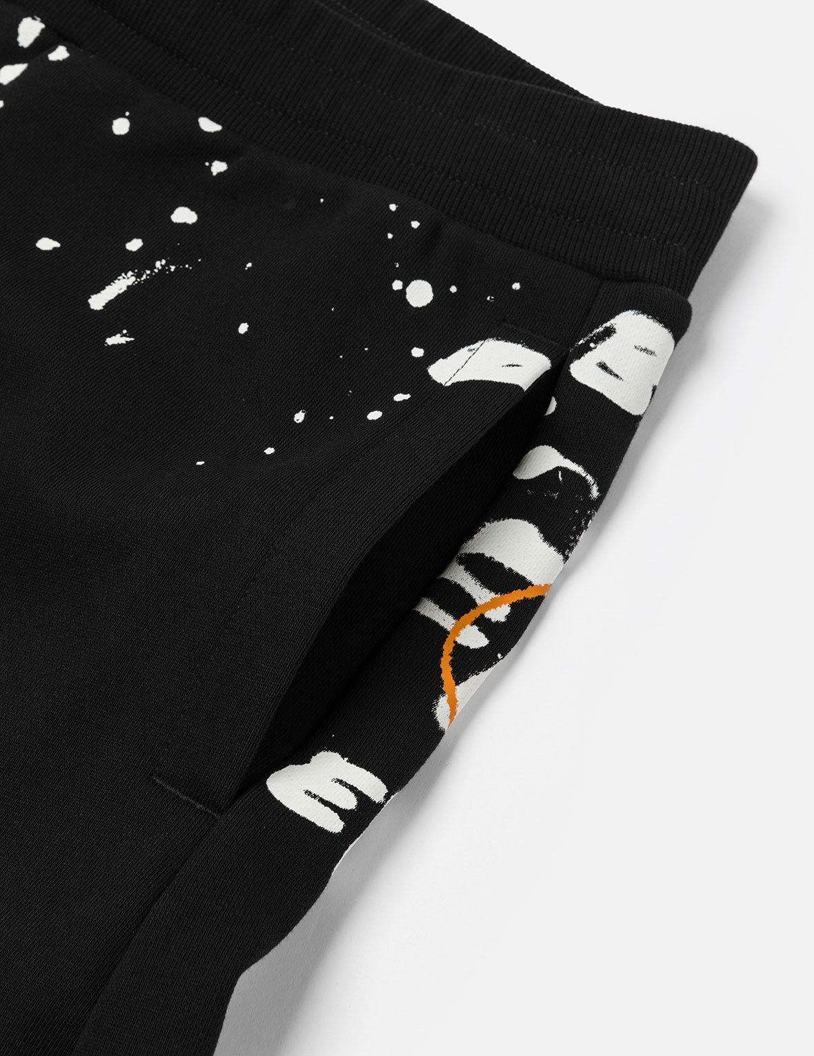 Graffiti Print Regular Fit Sweatshorts for Men - Trendy Streetwear Shorts with Comfortable Cotton Blend - Perfect for Gym, Running, and Casual Summer Outfits