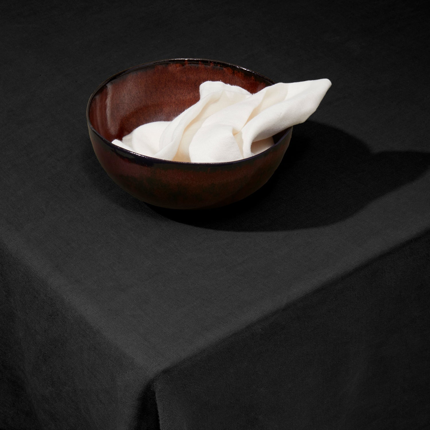 Premium Black Linen Sateen Tablecloth - Elegant & Durable Dining Table Cover for Formal Dinners, Weddings & Home Decor
