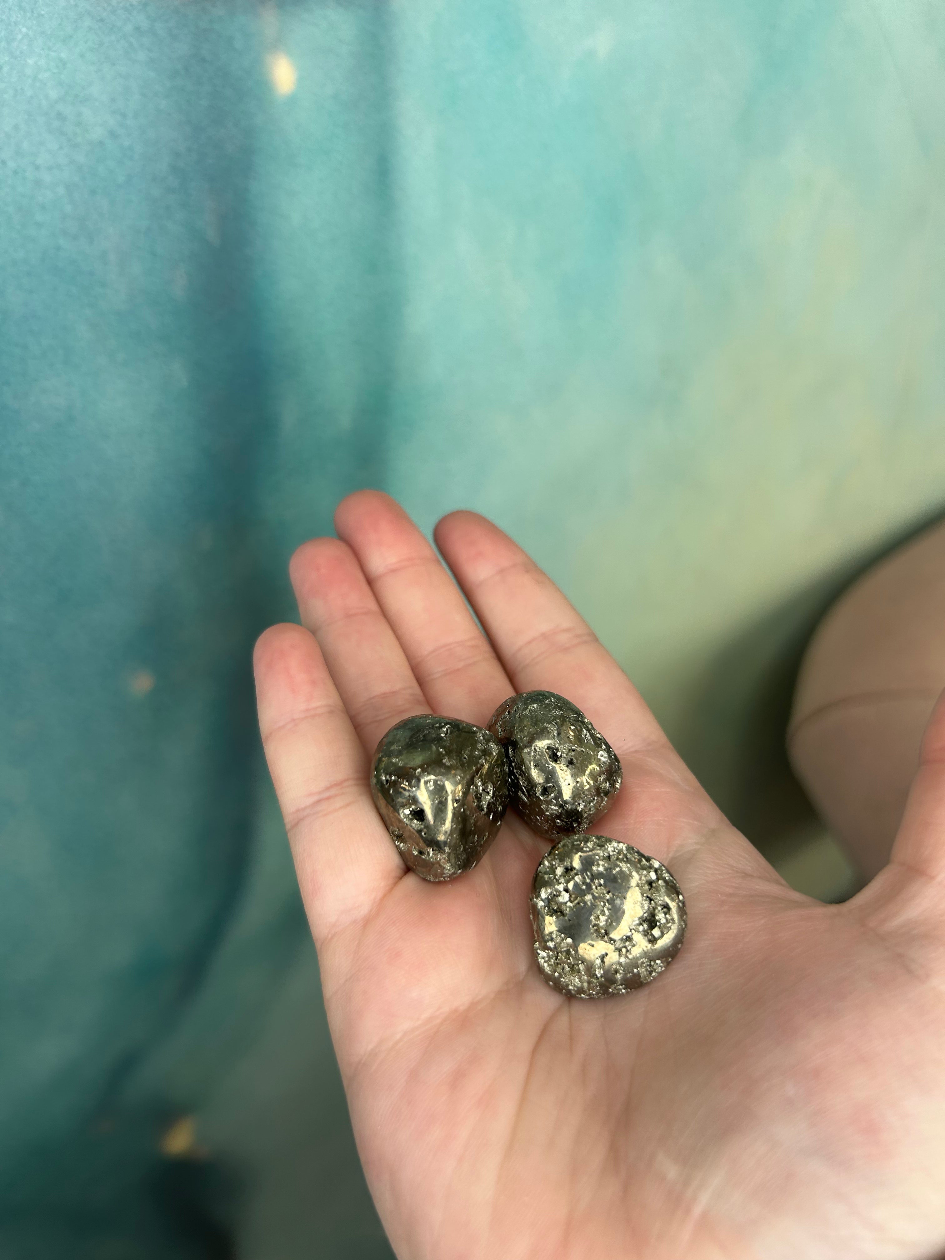 Pyrite Tumbled Stones for Makeup Altar – Natural Healing Crystals for Meditation, Home Decor & Spiritual Gifts