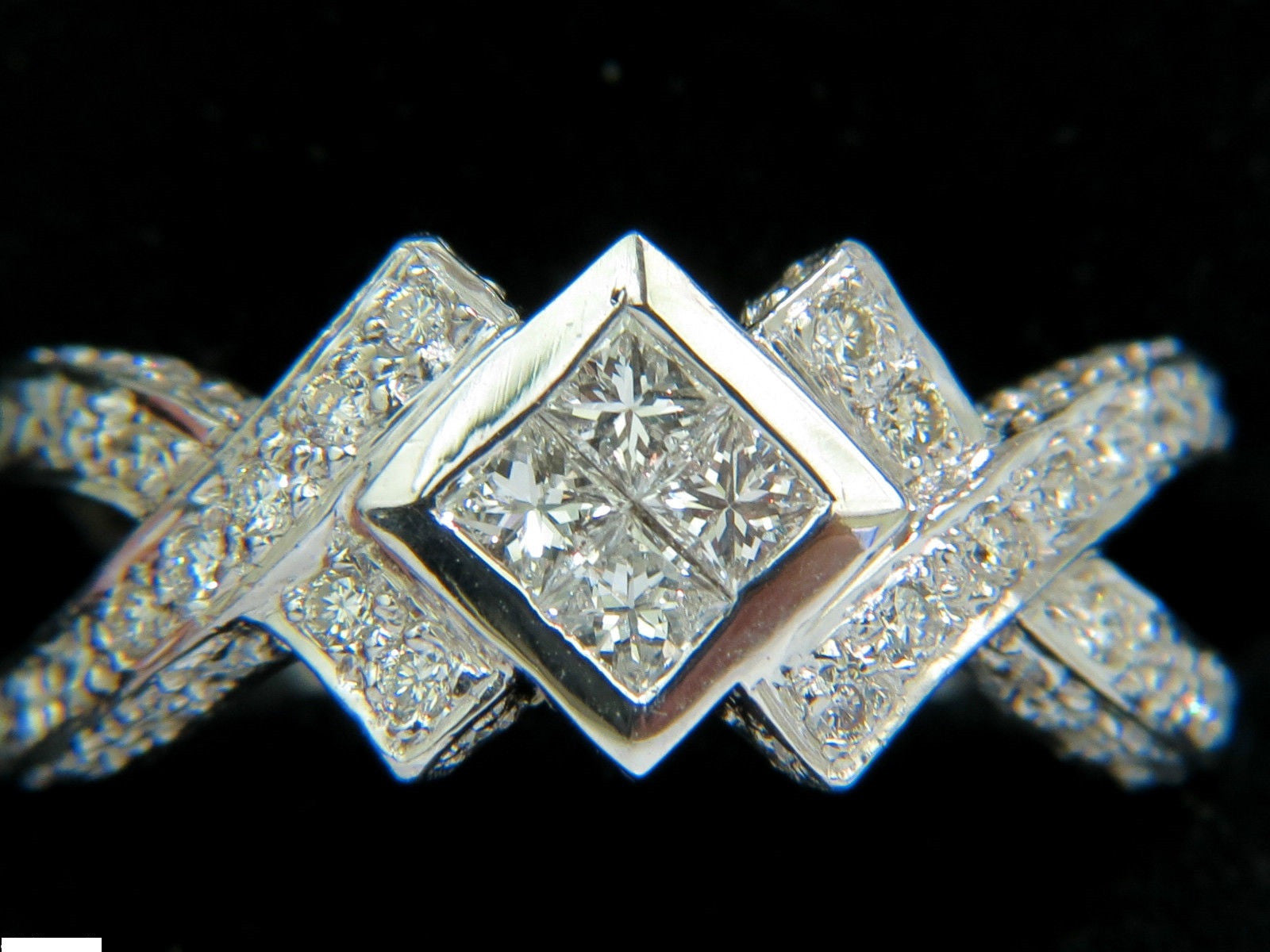 1.00CT Classic Princess Cluster & Round Crossover Ring with Split Shank - Elegant Wedding, Engagement, and Anniversary Jewelry for Women