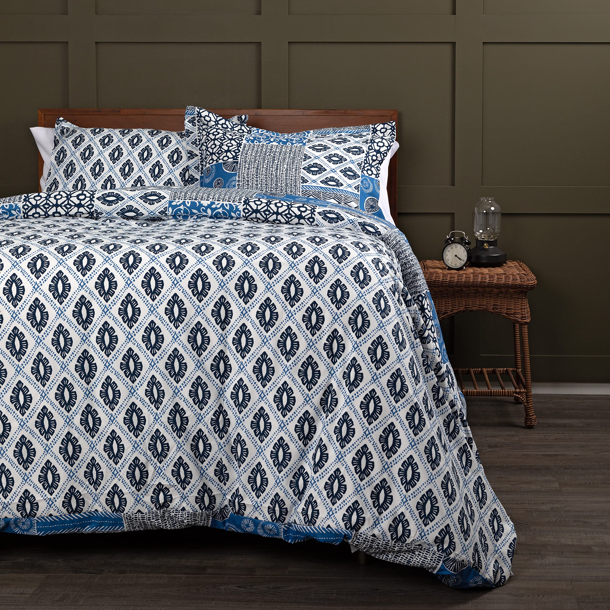 Reversible Twin/XL Comforter Set with Pillow Sham - Soft Microfiber Blue & White Patchwork Quilt | Down Alternative Bedding for Teens & Guest Rooms | Southshore Fine Living