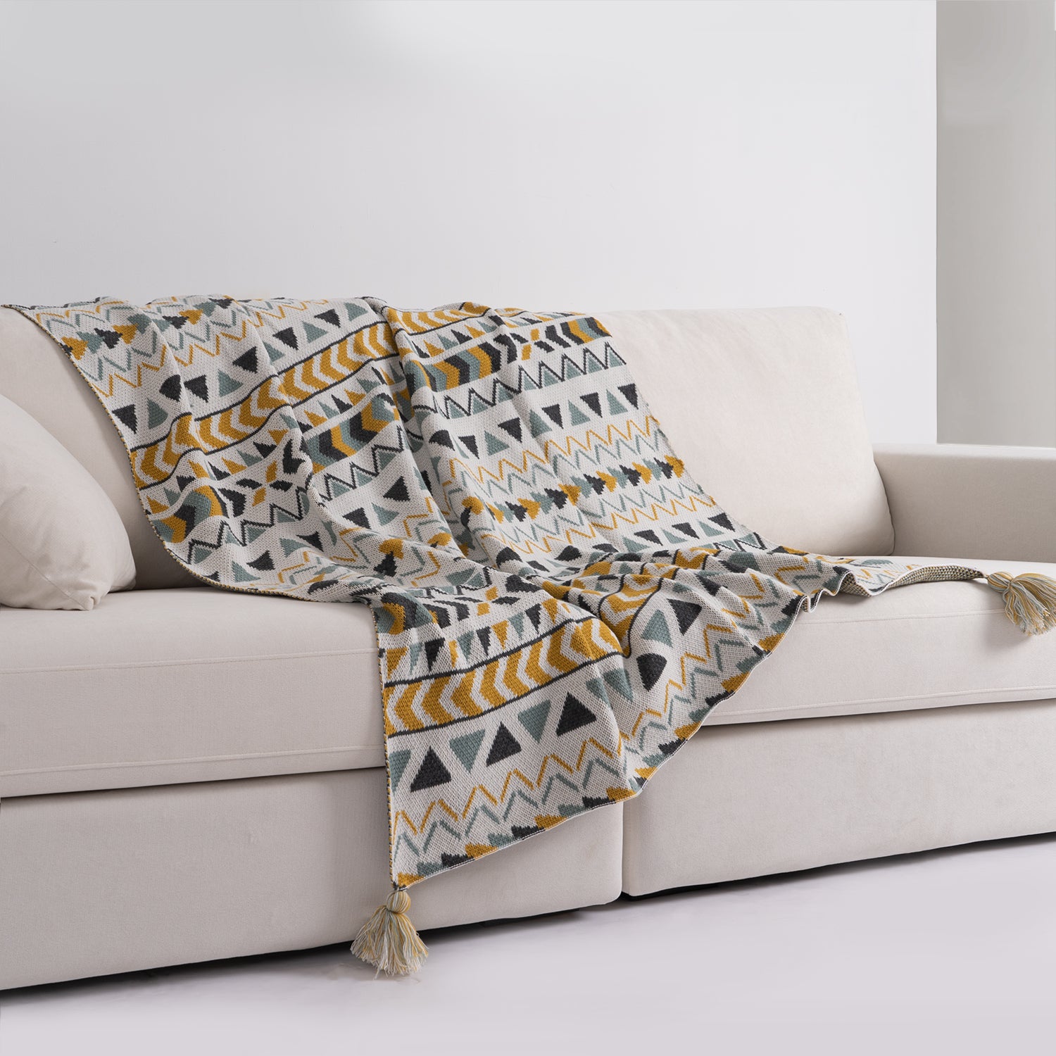 Tribal Pattern Throw Blanket - Soft Cozy Geometric Design for Couch, Bed & Sofa - Perfect for Home Decor, Gifts & Winter Warmth