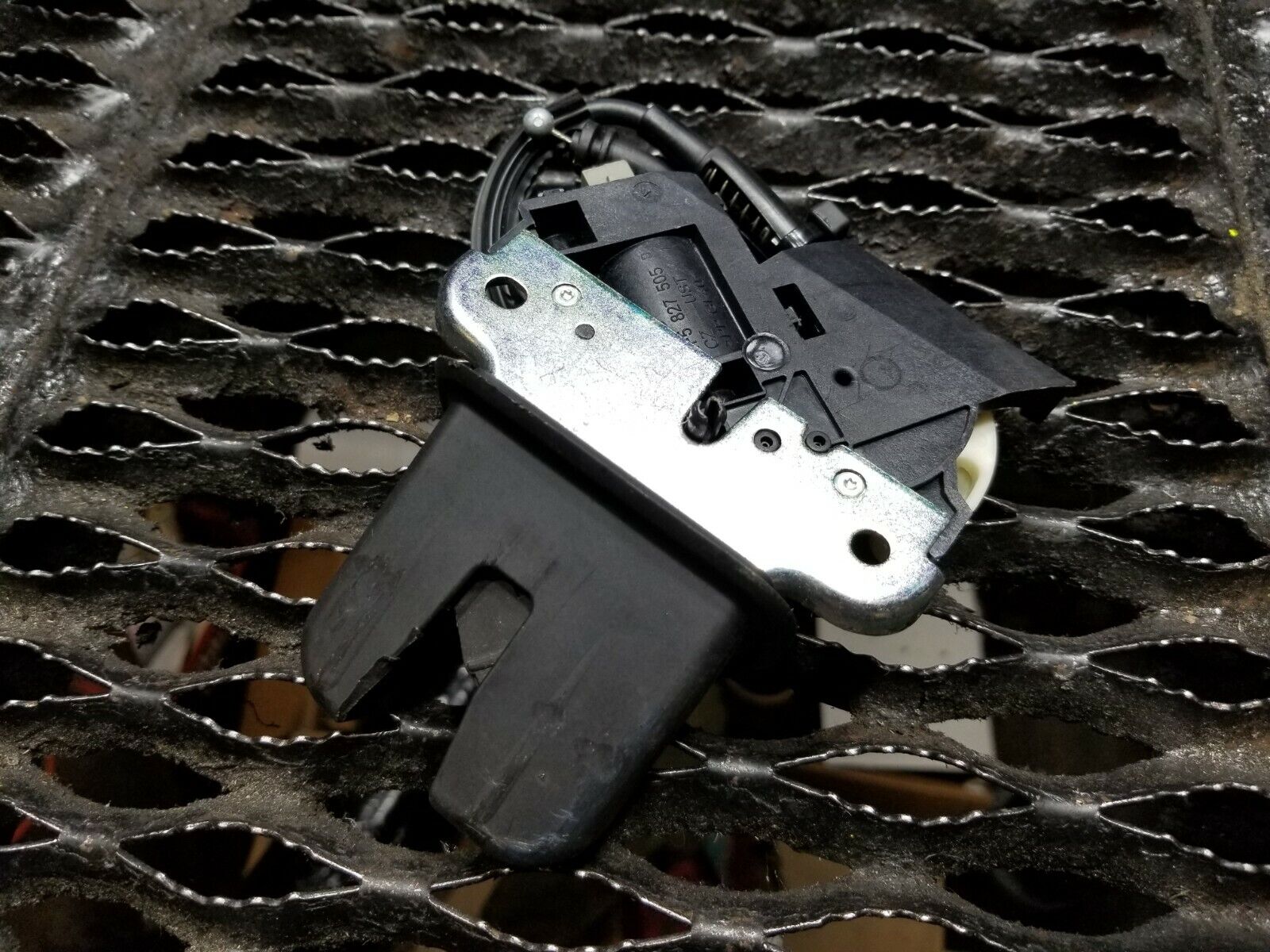 Original OEM 05-08 Audi A4 Rear Trunk Lock Latch Actuator Replacement Part - Perfect for Car Repair & Maintenance