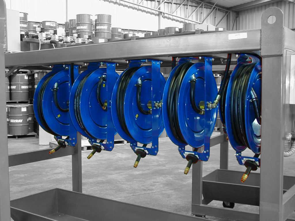 Coxreels P-MP-420 Medium Pressure Retractable Air Water Oil Hose Reel - 1/2 Inch ID, 20 Foot Hose Capacity, 2500 PSI, Includes Hose, Made in USA - Perfect for Automotive Shops, Industrial Applications & Home Garages