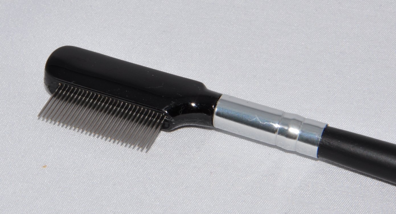 Professional Metal Lash Comb & Eyelash Definer - Perfect for Separating, Defining & Styling Lashes (Great for Mascara Application & Lash Extensions)