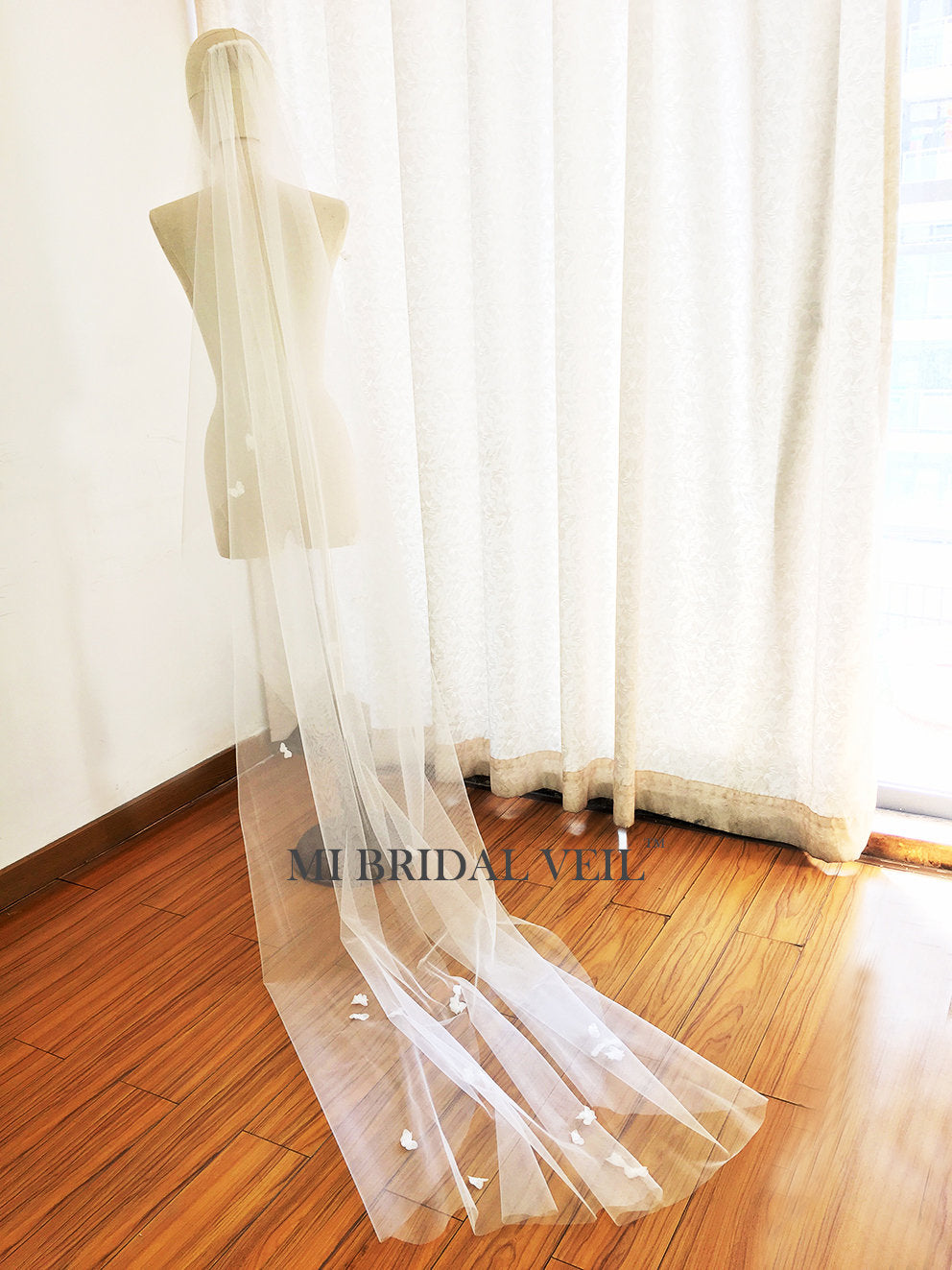 Elegant Wedding Veil with Flower - Chapel Length Boho Bridal Veil | Soft Tulle Beach Wedding Accessory for Bride | Perfect for Boho, Beach and Chapel Weddings