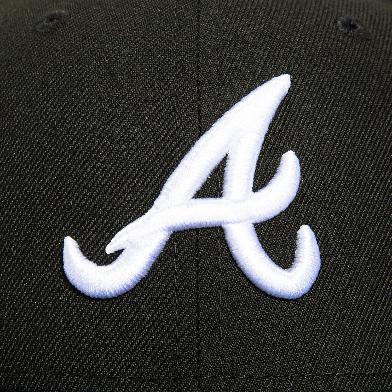 New Era 59Fifty Atlanta Braves Baseball Cap - Adjustable Snapback Hat in Black, Royal & White Colors | Perfect for MLB Games, Sports Events & Streetwear Fashion