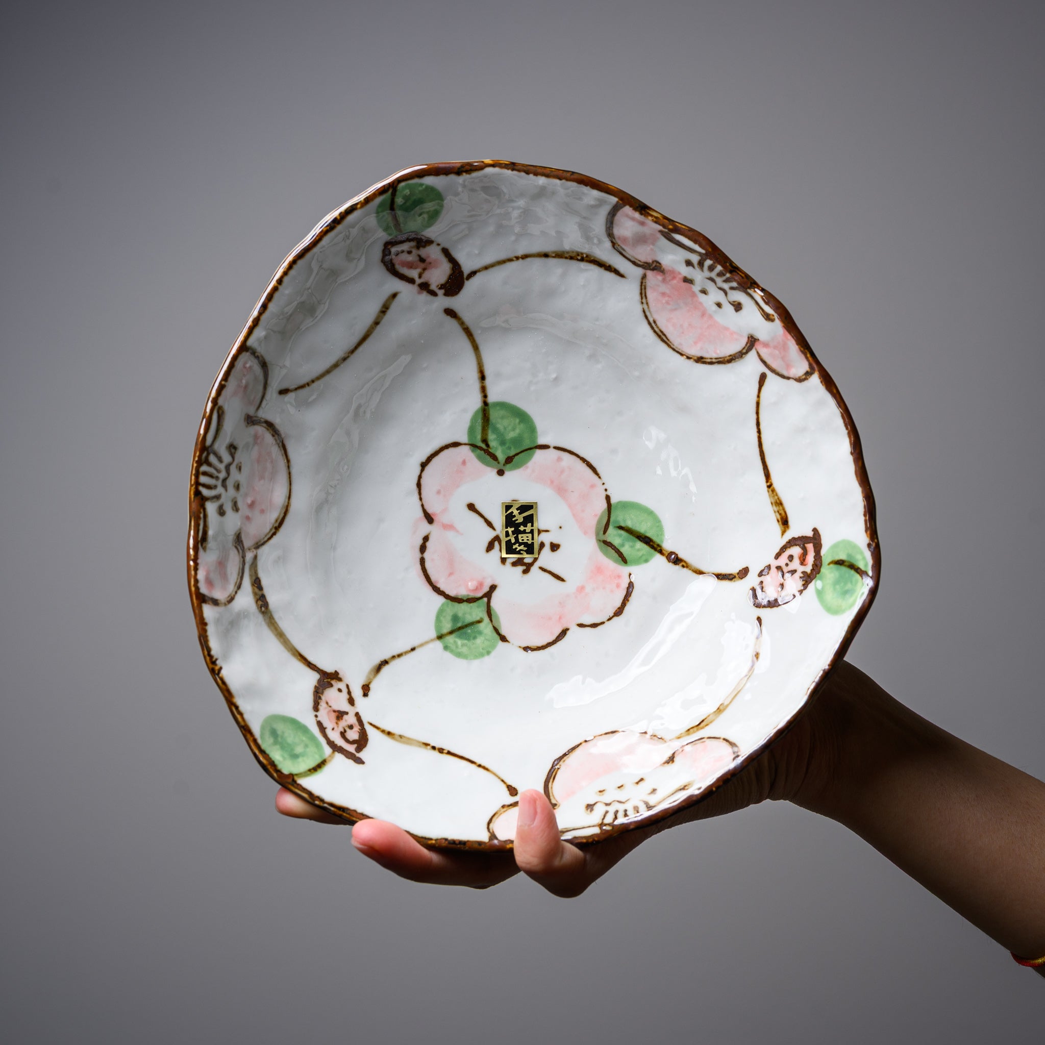 Hand-Painted Mino Ware Camellia Bowl - 7.7 Inches (19.5 cm) Japanese Ceramic Rice/Noodle Soup Bowl - Perfect for Traditional Japanese Dining, Asian Cuisine & Home Decor