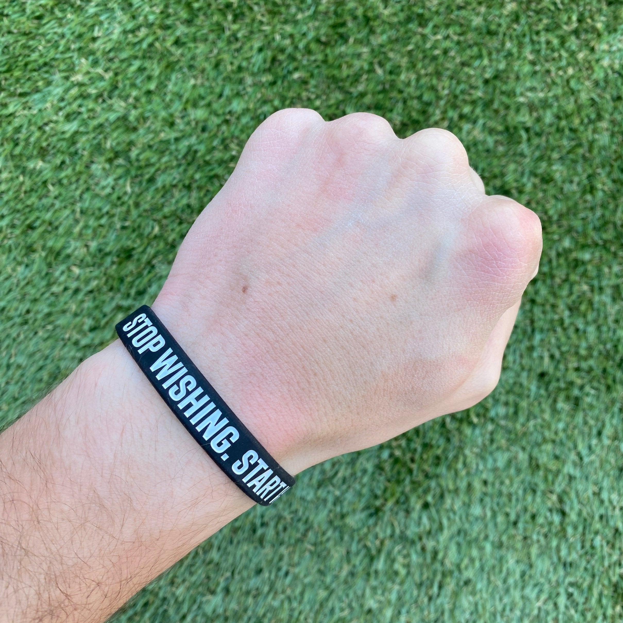 Motivational Workout Wristband - Inspirational Fitness Bracelet for Gym & Running - Stop Wishing Start Working - Perfect for Weight Loss & Bodybuilding Motivation