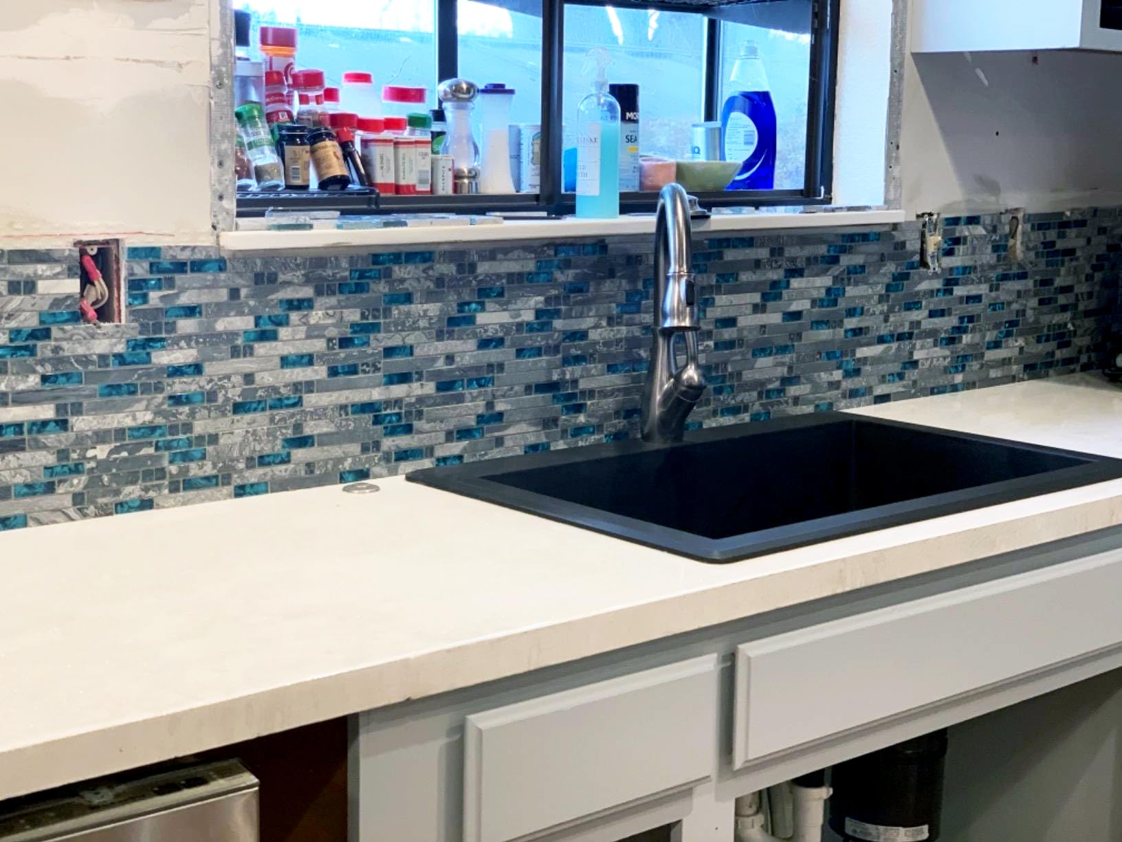 Teal Blue Crystal Glass and Gray Polished Marble Linear Mosaic Tile - 11 Sq Ft Interlocking Bathroom Wall Tiles, Kitchen Backsplash, Fireplace Decor for Modern Home Renovation