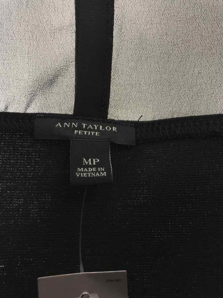 Pre-Owned Ann Taylor Black Blouse Size Medium - Perfect for Work, Office & Casual Wear