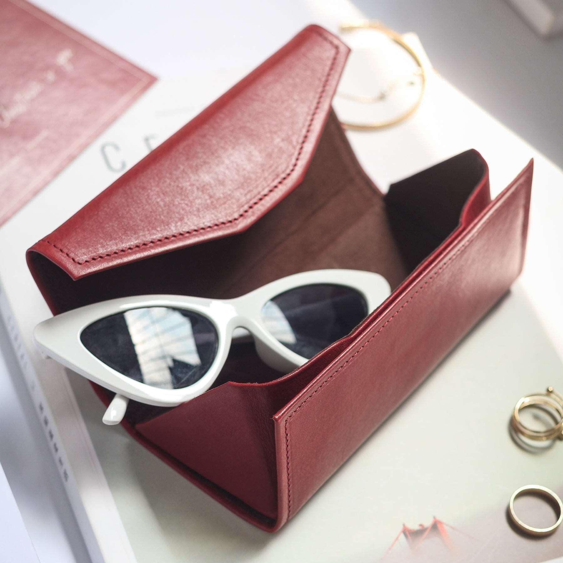 Premium Magnetic Eyewear Holder - Strong Grip for Glasses & Sunglasses - Space-Saving Eyewear Organizer for Home, Office & Car