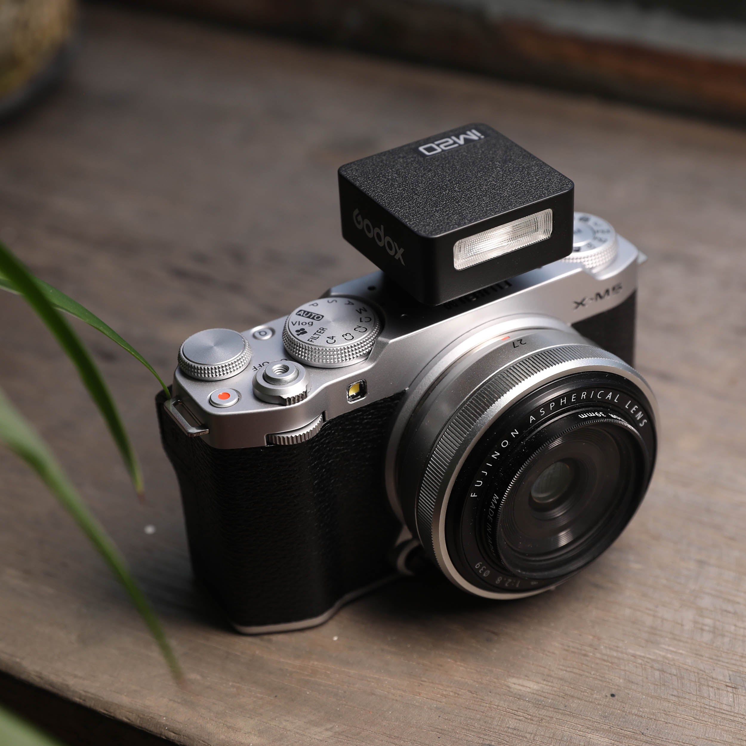 iFLASH iM20 Compact Camera Flash - Professional On-Camera Lighting for DSLR & Mirrorless Cameras - Perfect for Portraits, Events & Low Light Photography