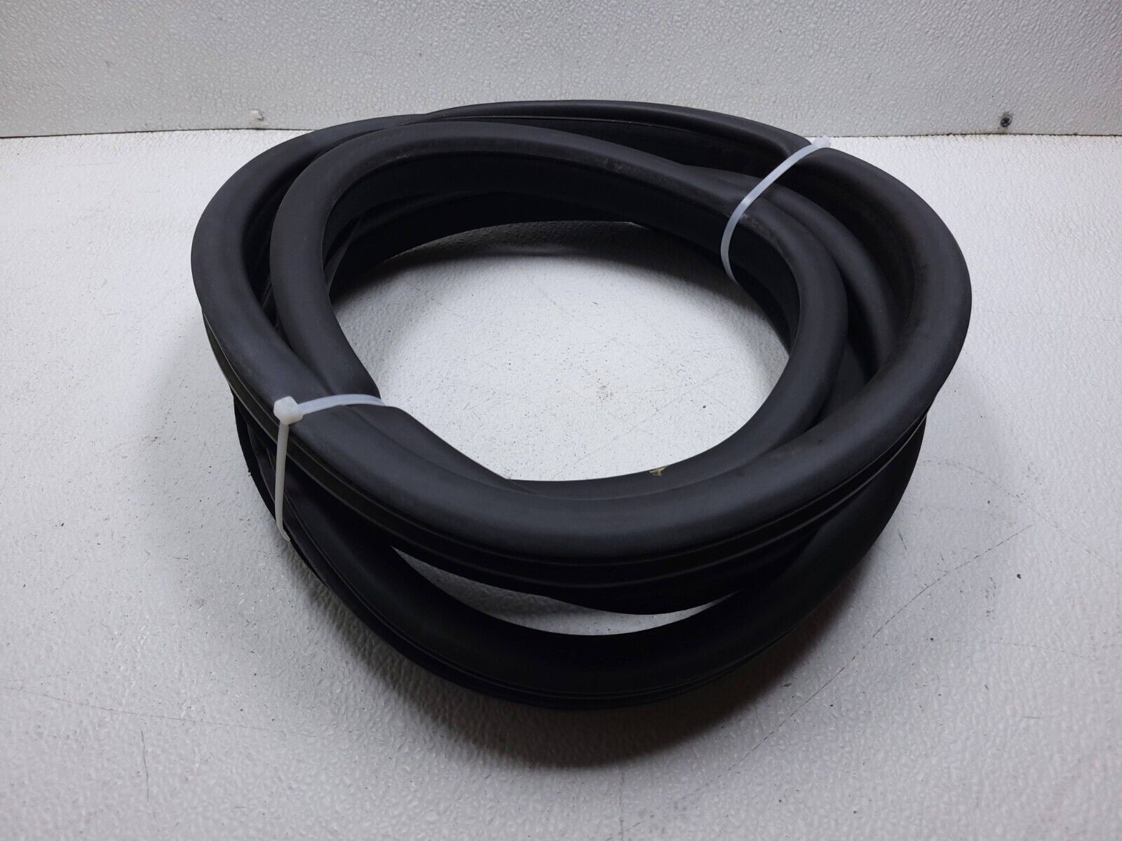 2006-2011 Mercedes ML500 Rear Right Passenger Side Door Weatherstrip Seal - OEM Replacement Part for Weather Protection & Noise Reduction | Perfect for Car Maintenance & Restoration Projects