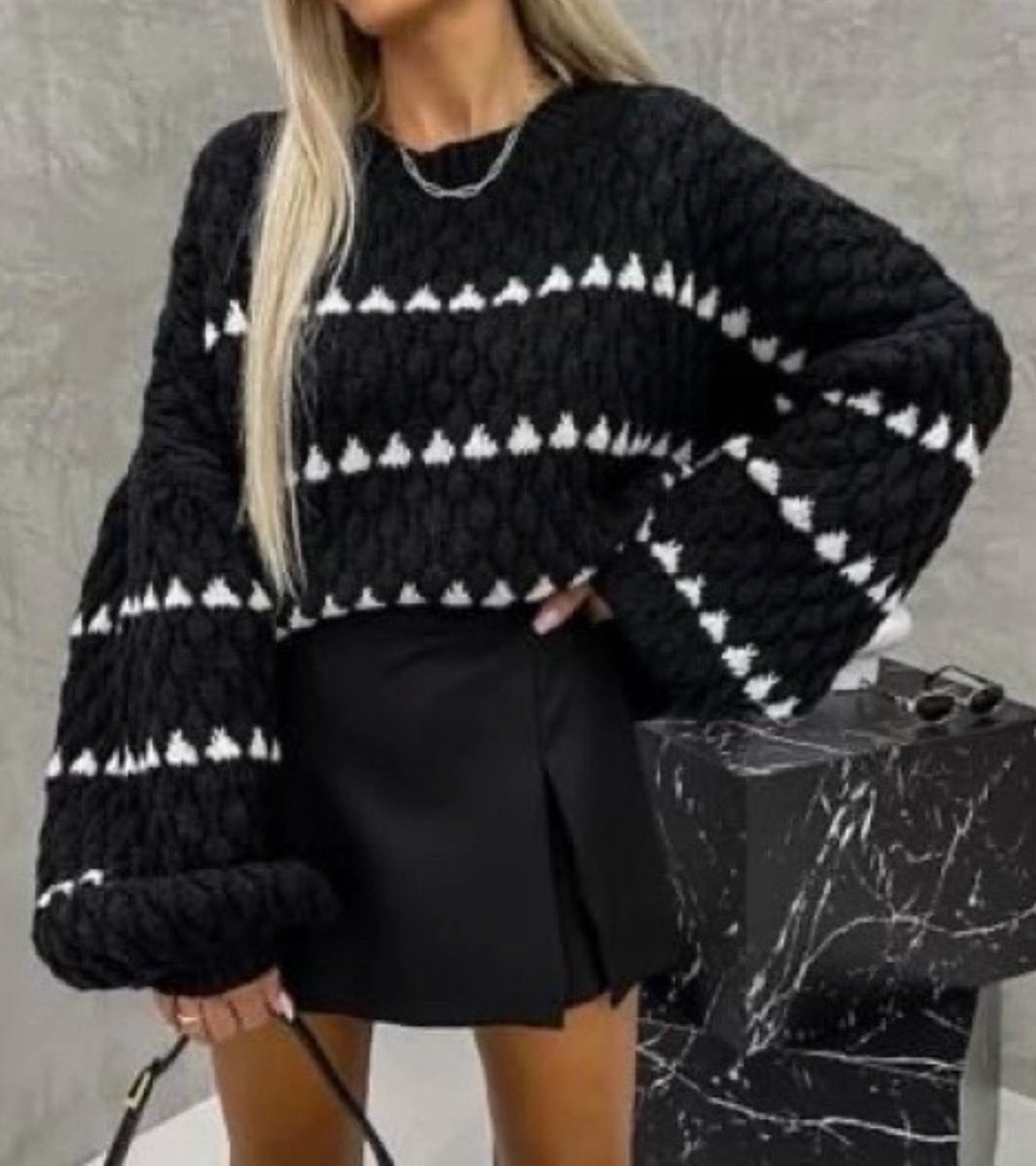 Bicolor Chevron Pattern Pullover: Comfortable, Modern & Unique Design for Casual Wear & Outdoor Activities
