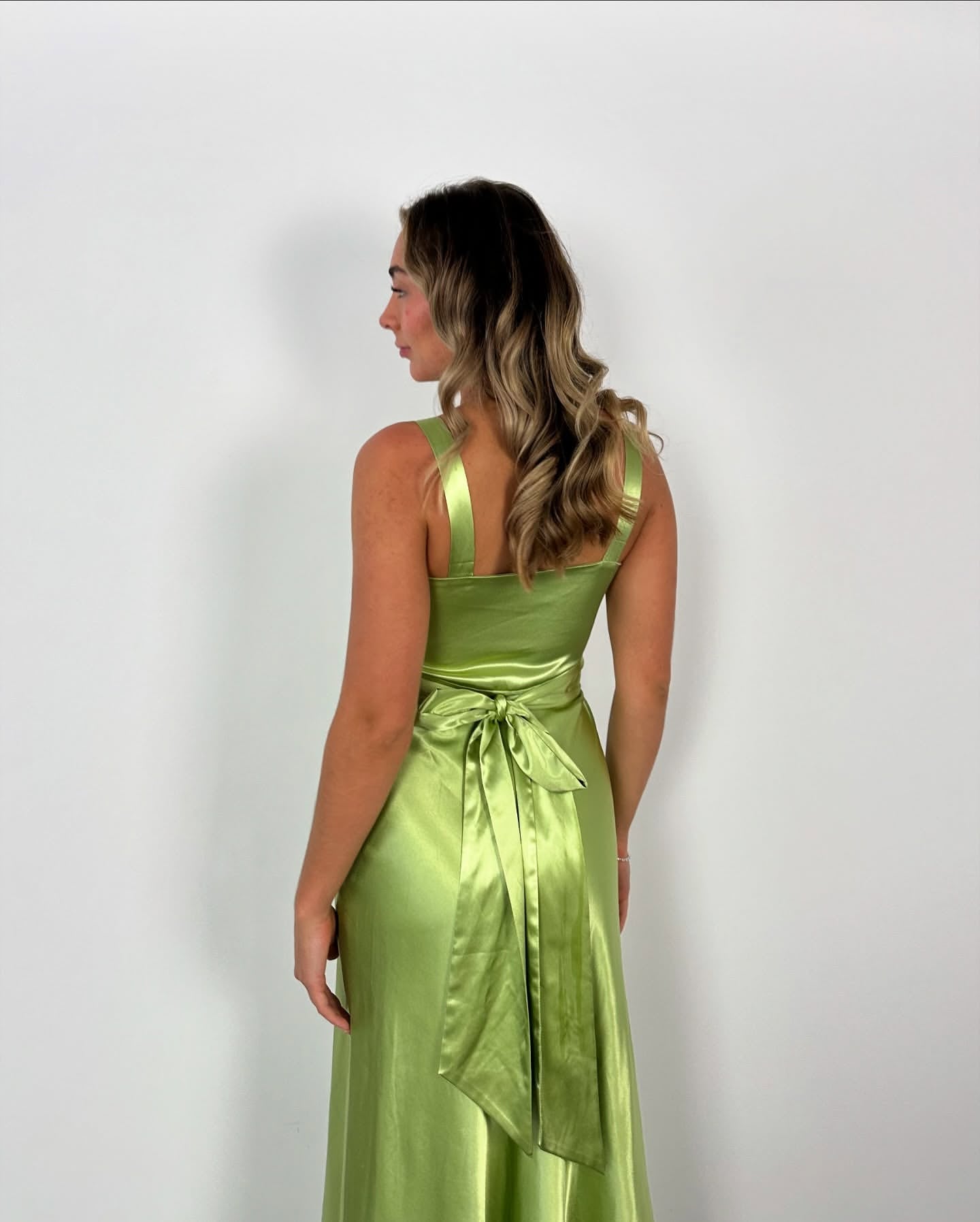 Elegant Green Sheath Satin Prom Dress for Evening Gala & Formal Party - Perfect for Homecoming, Wedding Guest & Black Tie Events