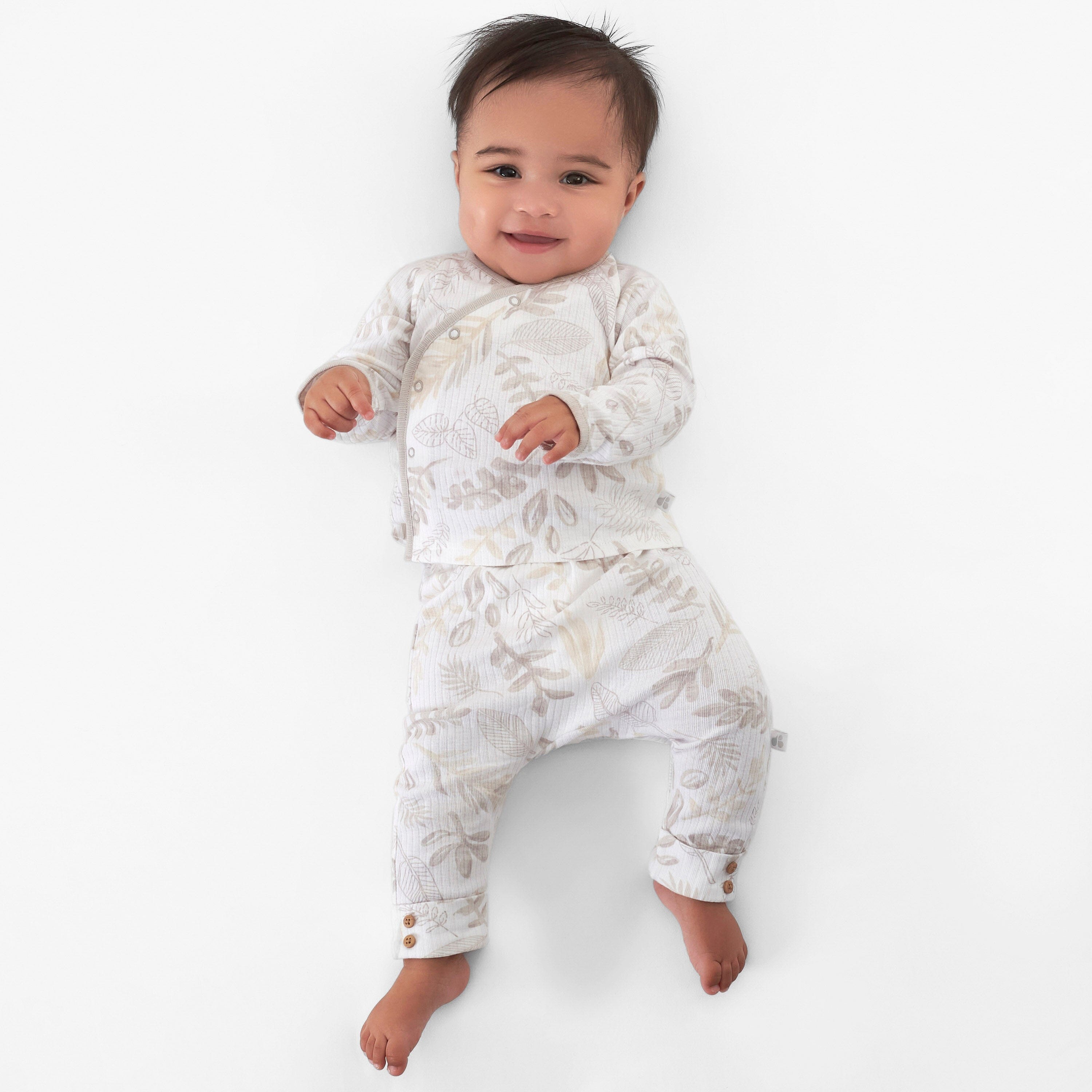 2 Piece Baby Neutral Natural Leaves Take Me Home Outfit Set - Soft Organic Cotton Newborn Romper & Hat for Photography, Hospital, and Family Photos