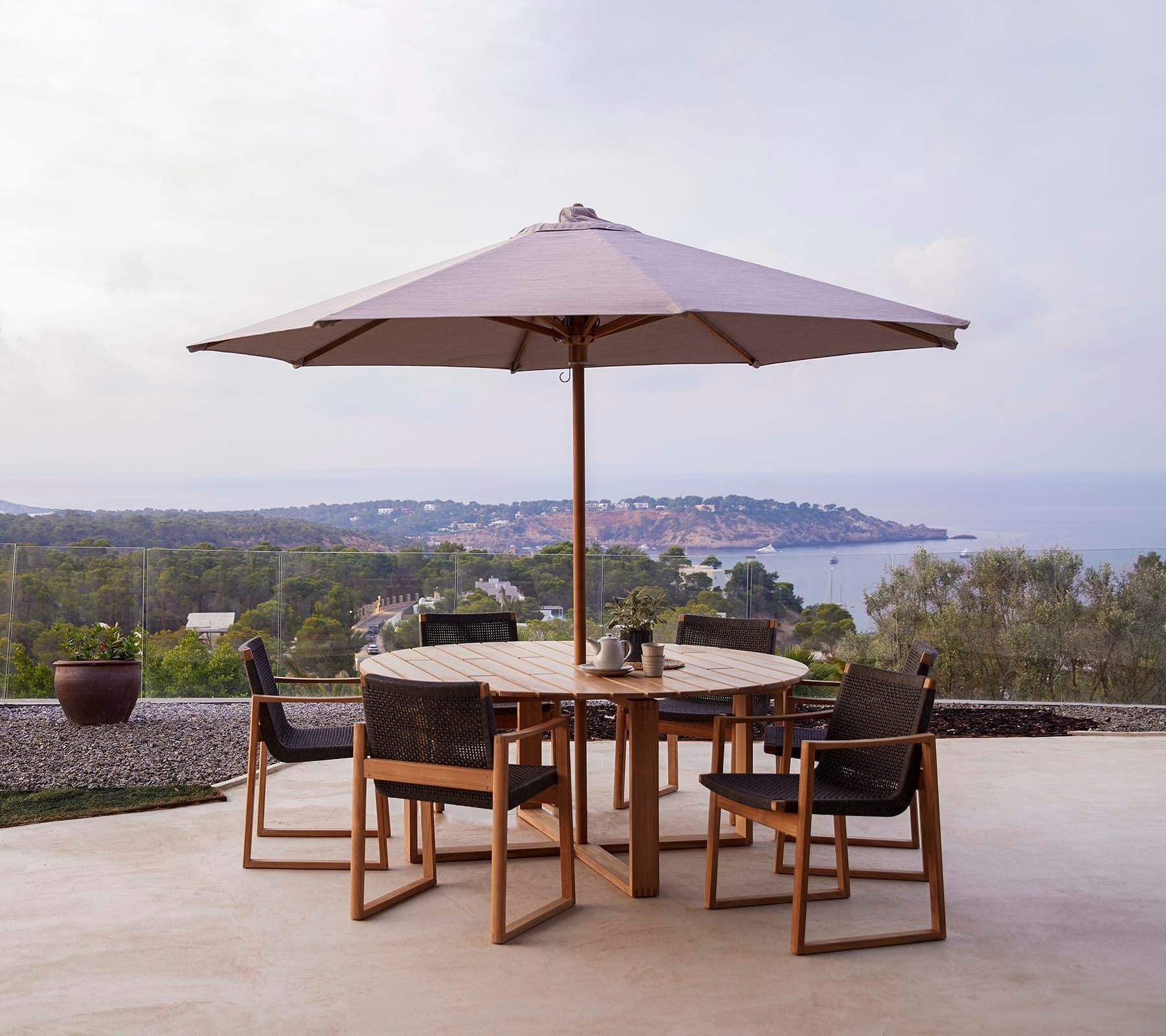 Classic Vintage Parasol with Pulley System - Adjustable Outdoor Sun Shade Umbrella for Patio, Garden, Poolside & Beach Use