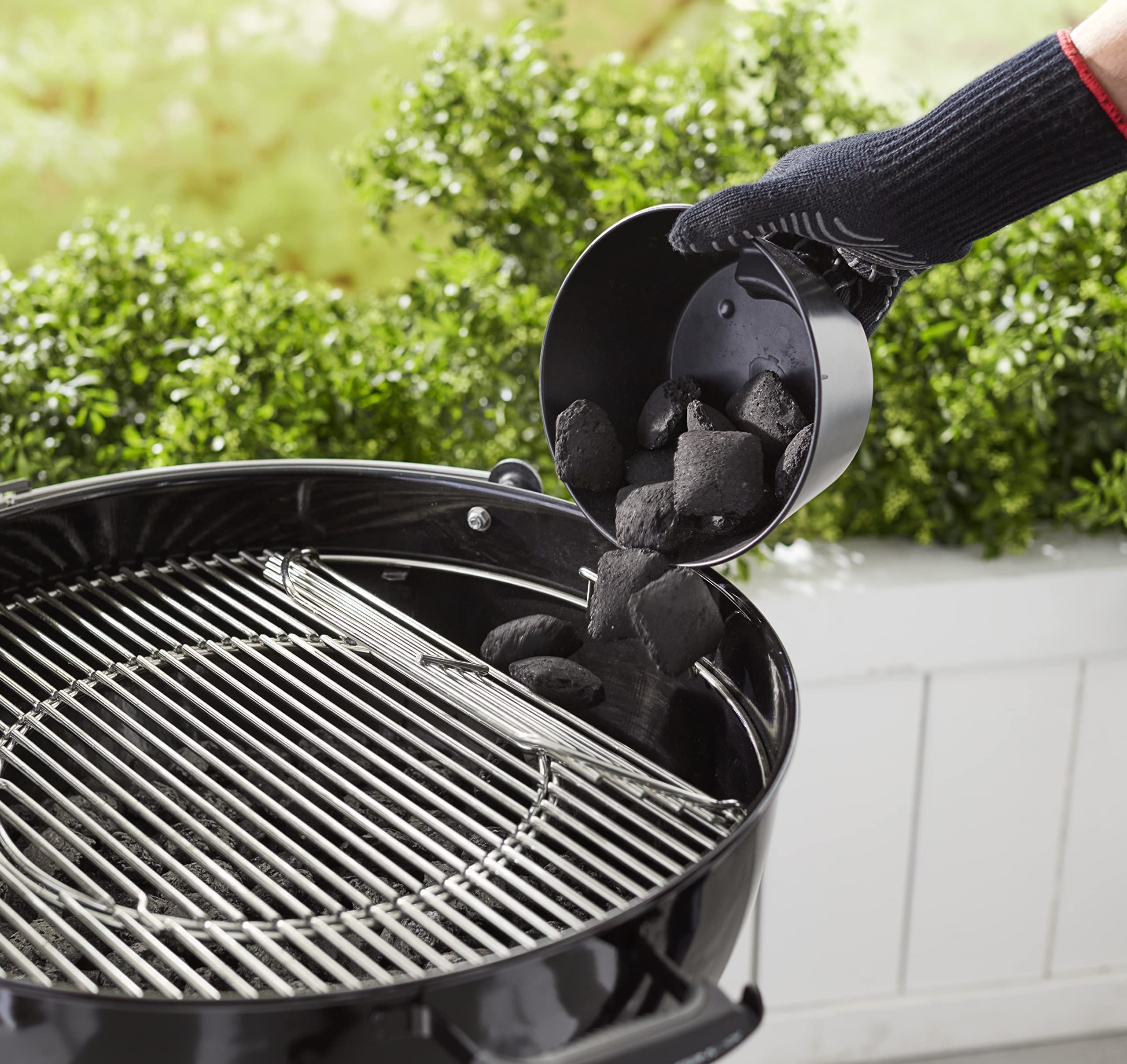 Weber 8843 GBS Charcoal BBQ Grill - 22.4 Inch (57 cm) Portable Barbecue Stove for Camping, Backyard & Outdoor Cooking - Fits 10-12 People Perfect for Picnics, Tailgating & Family Gatherings