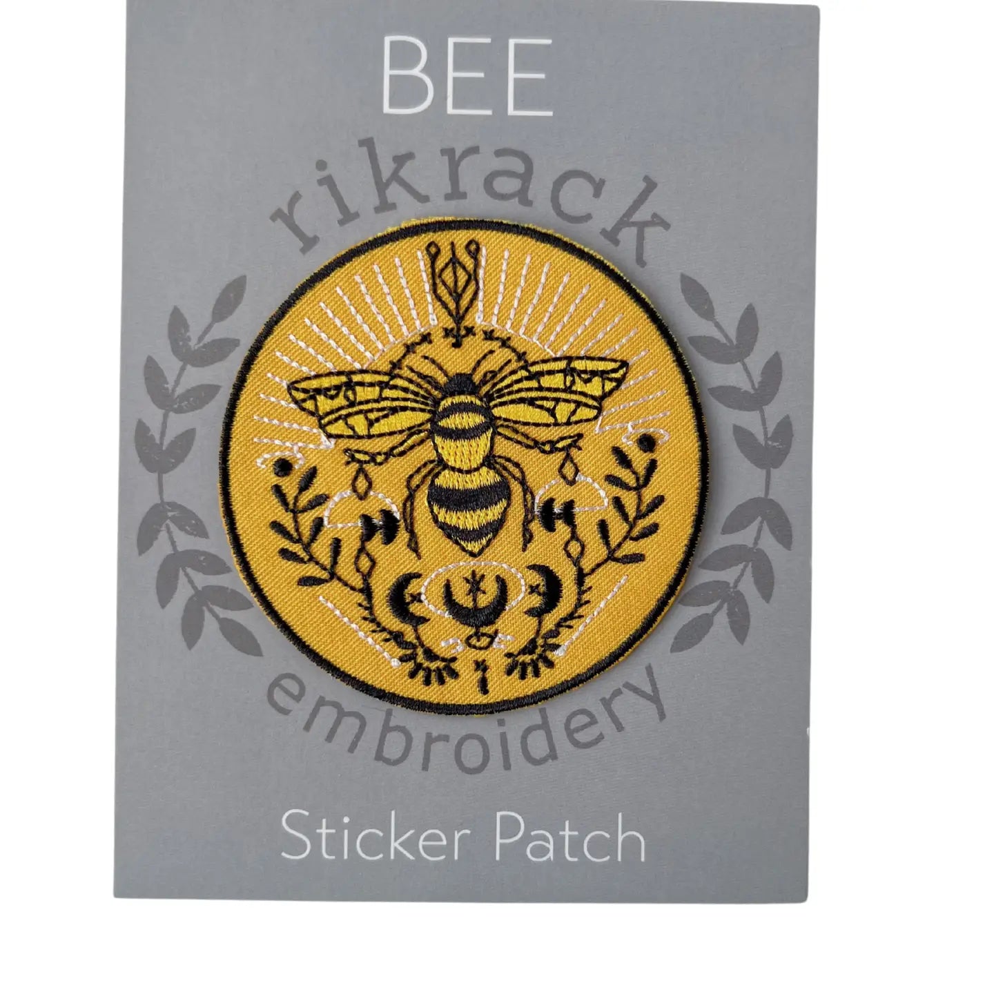 Bee Embroidery Sticker Patch - Iron On/Sew On Applique for DIY Crafts, Jackets, Hats & Bags - Cute Honeybee Design for Clothing Customization & Fabric Decor