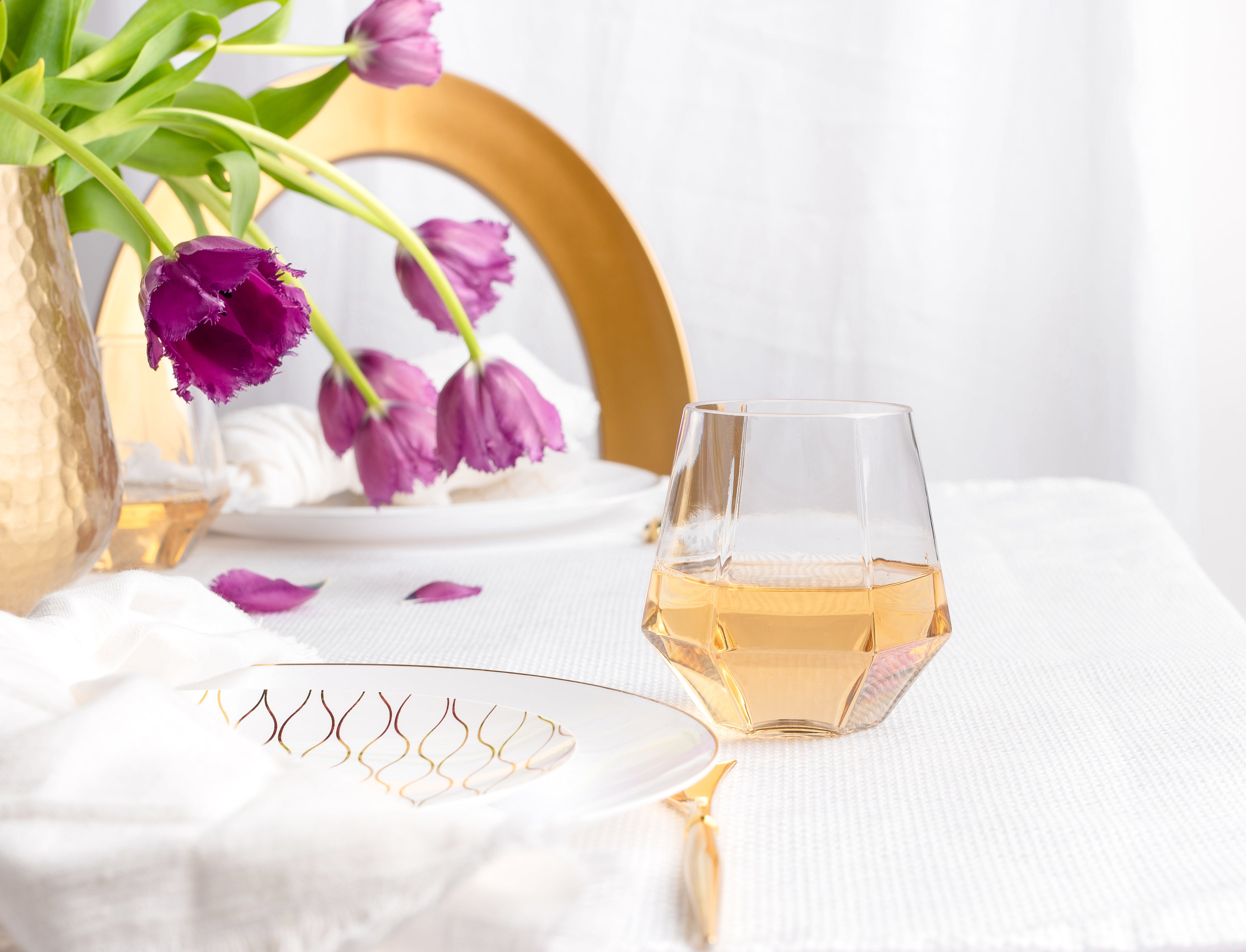 12 oz Clear Stemless Diamond Shaped Wine Glasses Set of 6 - Shatterproof Crystal-Like Drinking Cups for Parties, Weddings & Home Entertaining