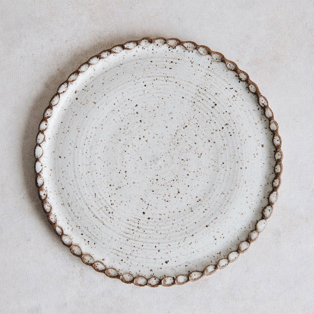 Elegant Ceramic Scalloped Plate Set - Lightweight & Durable Dinnerware for Everyday Use - Perfect for Dining, Entertaining & Home Decor