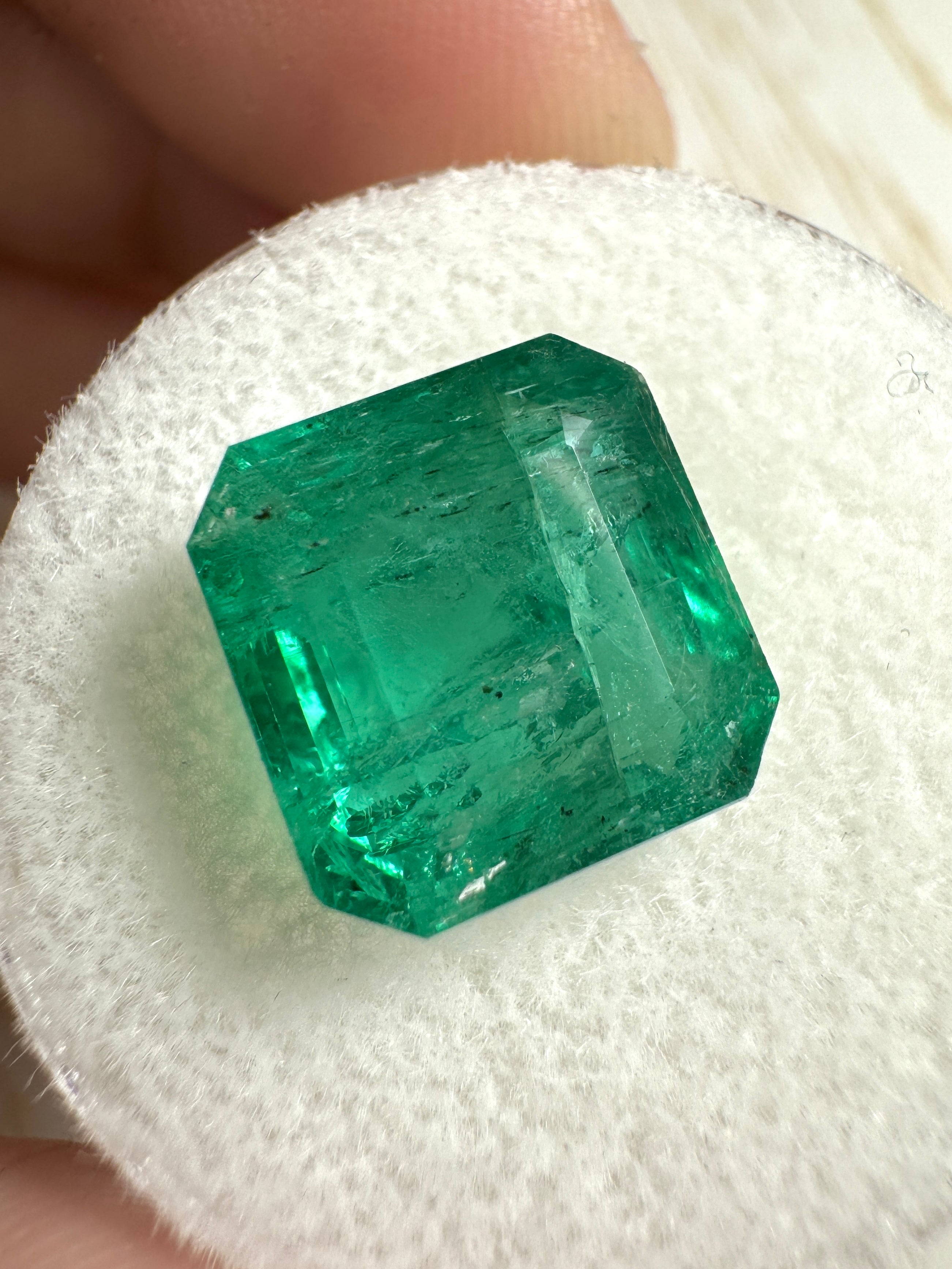 6.68 Carat Vivid Green Natural Zambian Emerald - 10.6x10.3mm Loose Gemstone for Jewelry Making, Engagement Rings & Luxury Gifts
