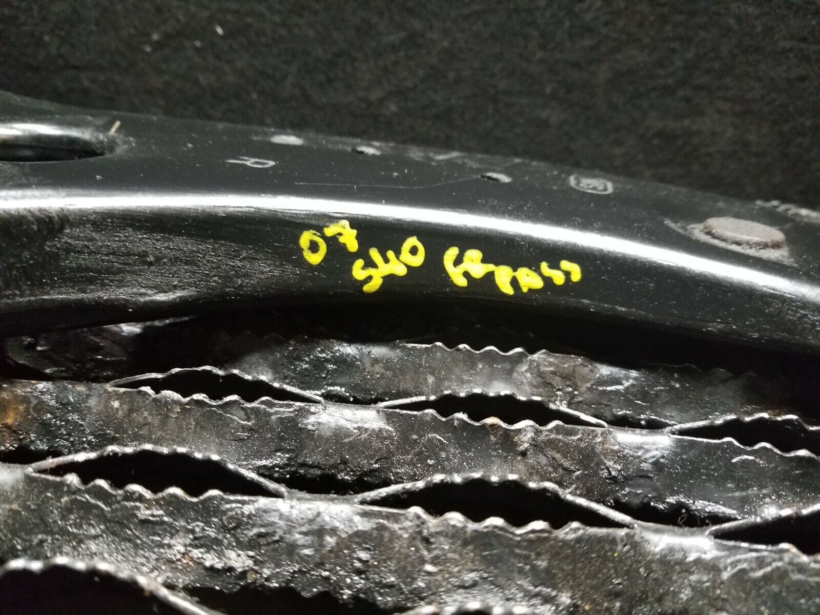 2005-2007 Volvo S40 2.4L Front Lower Control Arm Right Passenger Side Replacement Part - OEM Quality for Smooth Ride & Handling | Perfect for Suspension Repair & Maintenance