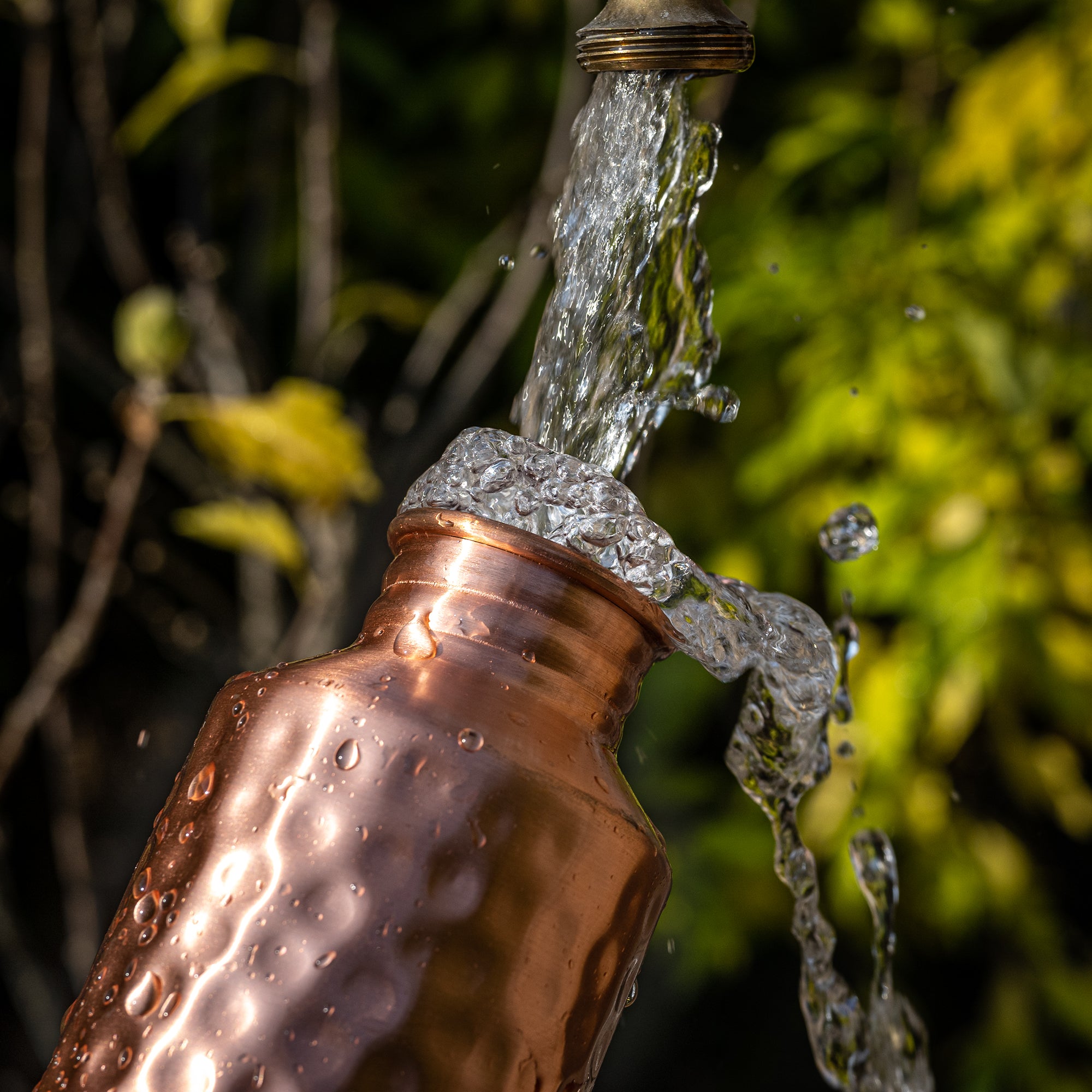 Kosdeg Vintage Hammered Copper Water Bottle - 17 Oz (500ml) - Eco-Friendly & Insulated for Hot & Cold Drinks - Perfect for Gym, Hiking, Yoga & Office Use