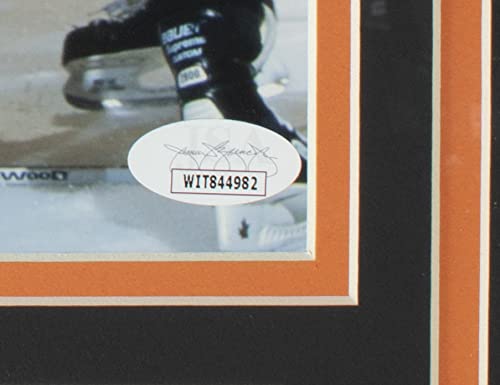 Eric Lindros Autographed 8x10 Philadelphia Flyers Photo - JSA Certified - Perfect for Hockey Fans, Memorabilia Collectors & Man Cave Decor