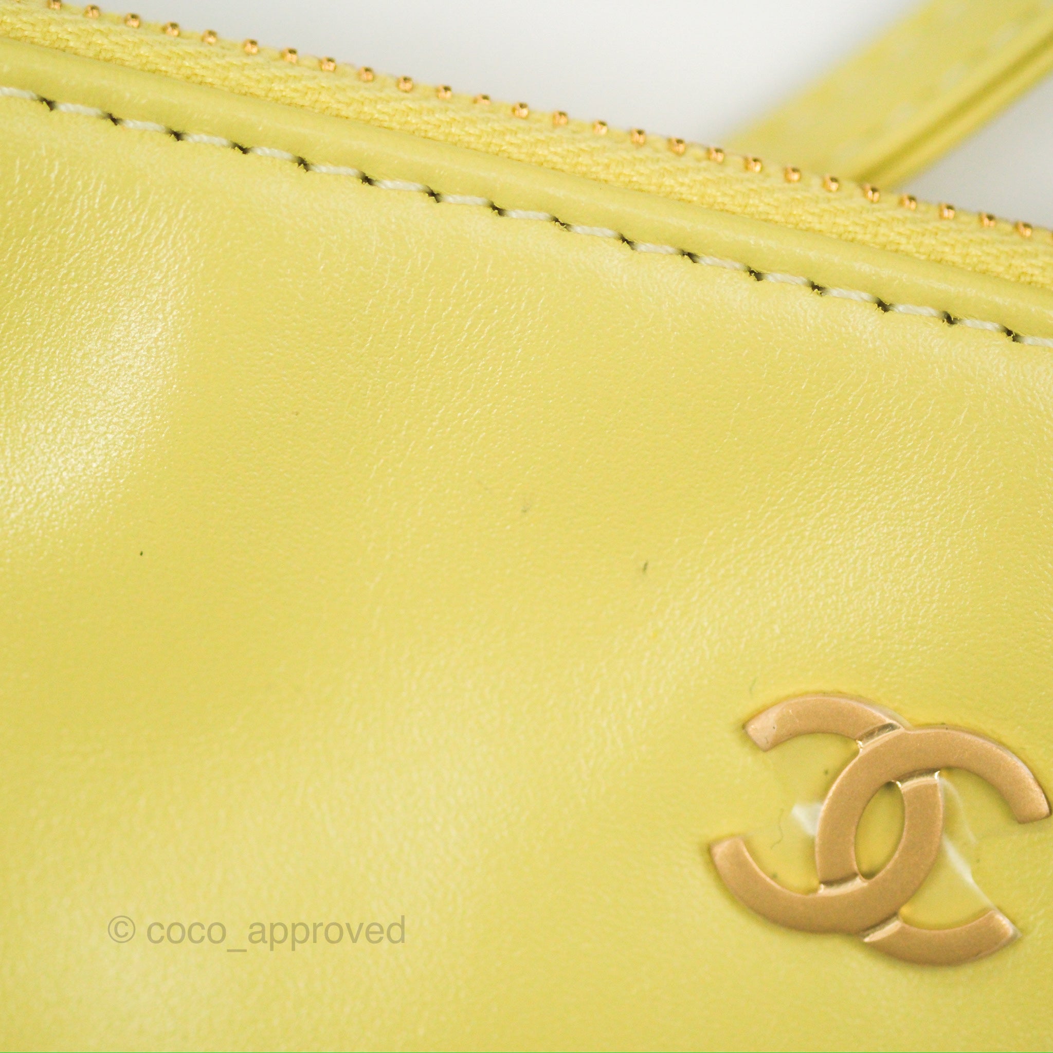 Chanel 22 Small Handbag in Lime Green Shiny Aged Calfskin with Aged Gold Hardware - Luxury Crossbody Bag for Women, Perfect for Parties & Evening Events