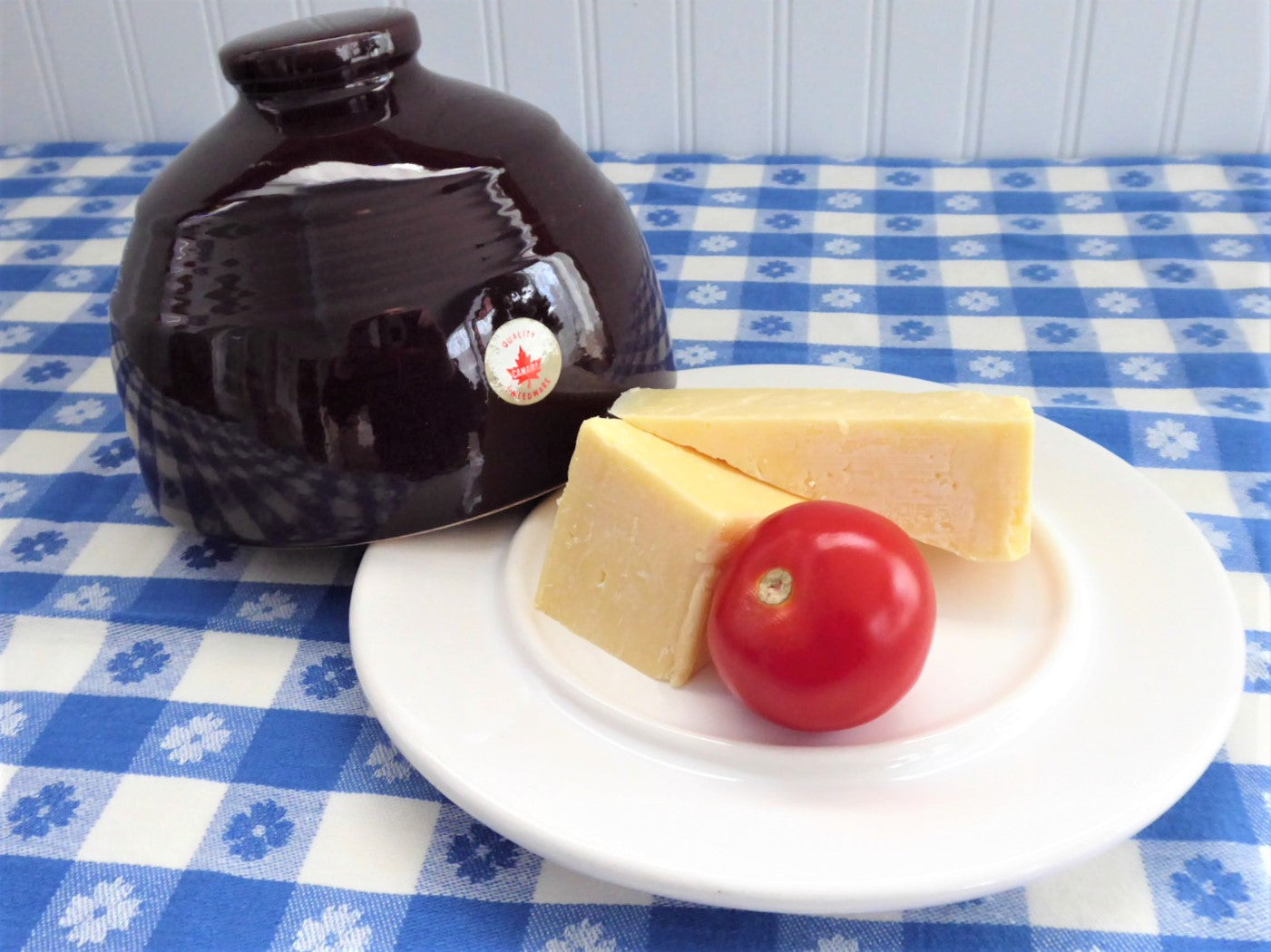 Vintage 1970s Tweedware Canada Ceramic Cheese Dome with Original Sticker - Cheese Serving Cloche for Charcuterie Boards, Wine Parties & Gourmet Entertaining