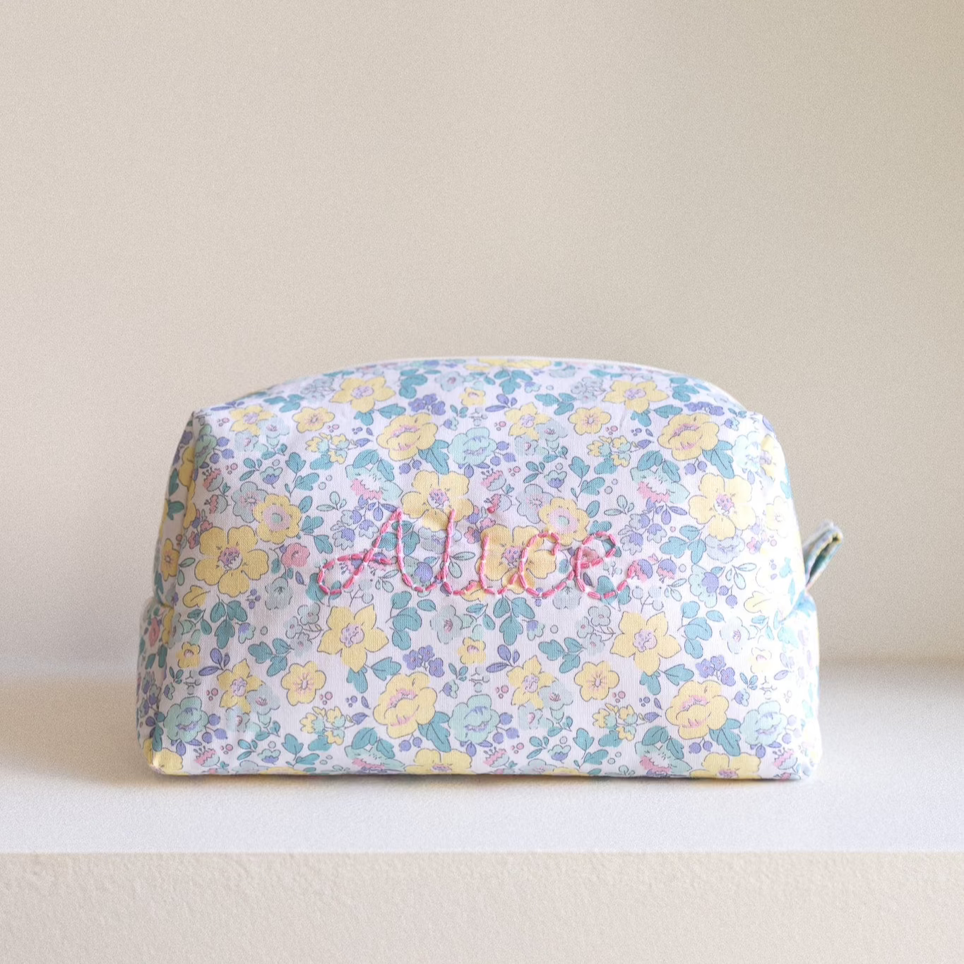 Waterproof Hanging Toiletry Bag with Summer Floral Print - Perfect for Travel, Gym, and Camping Essentials Organization